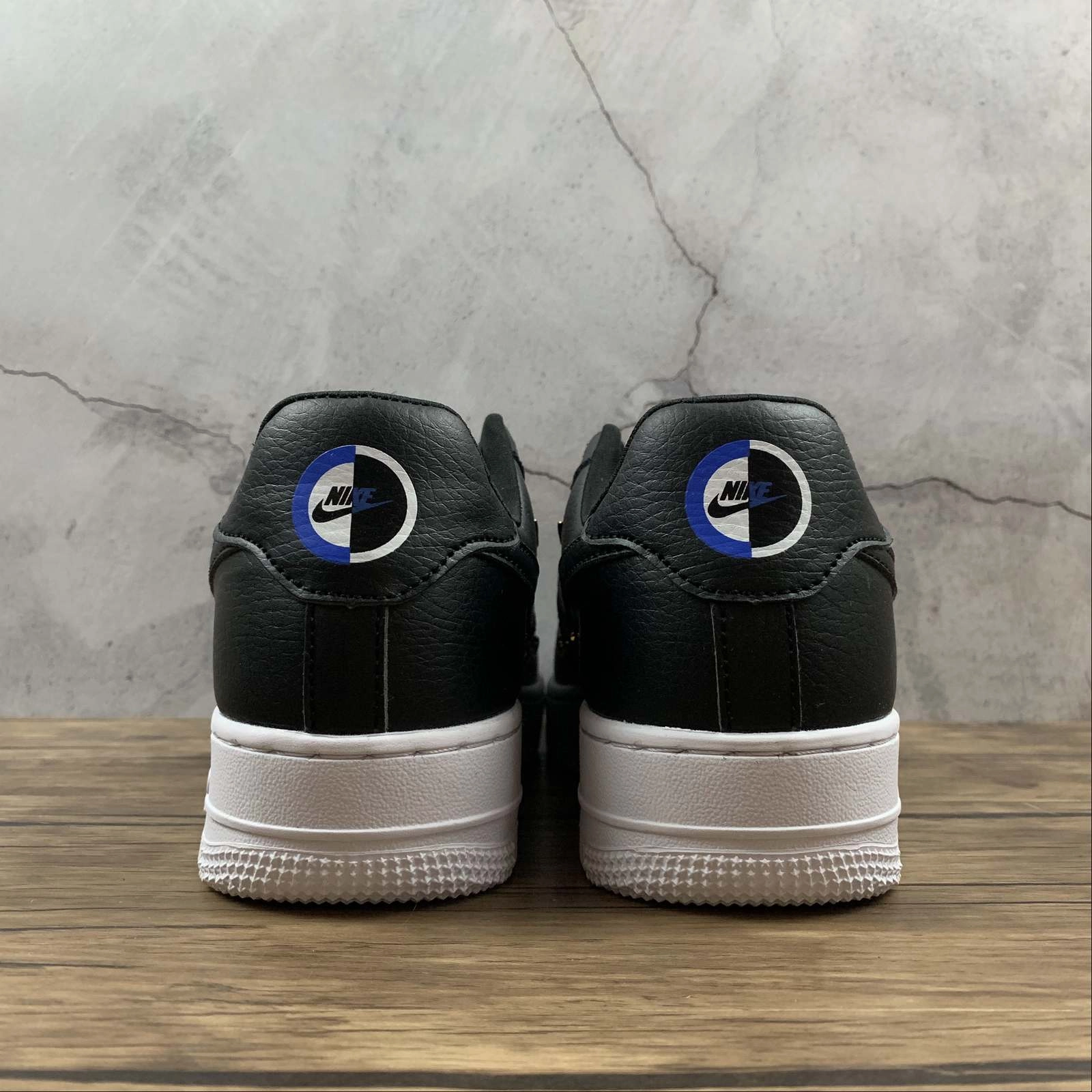 Street Mode Air Force 1 07 Low LX Sisterhood Black Metallic Gold Hyper Royal CT1990-001