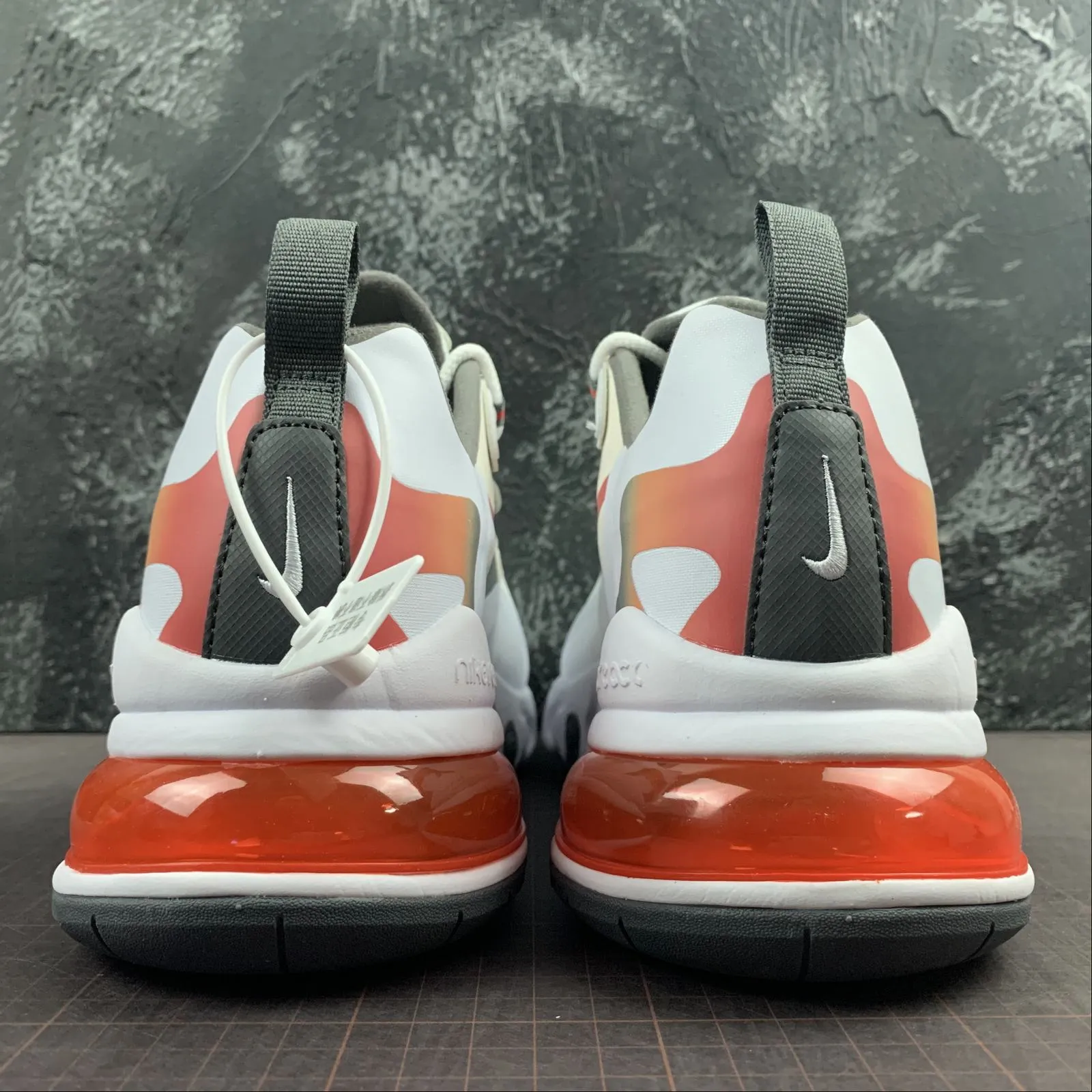 energy - returning shoes sand Air Max 270 React Peak White Huge Gray Smoky Grey Mtlc Gold CD6615-100