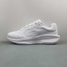 Insole shape follows ergonomic design principles Trail grip Air Winflo 11 White Photon Powder White FJ9509-100