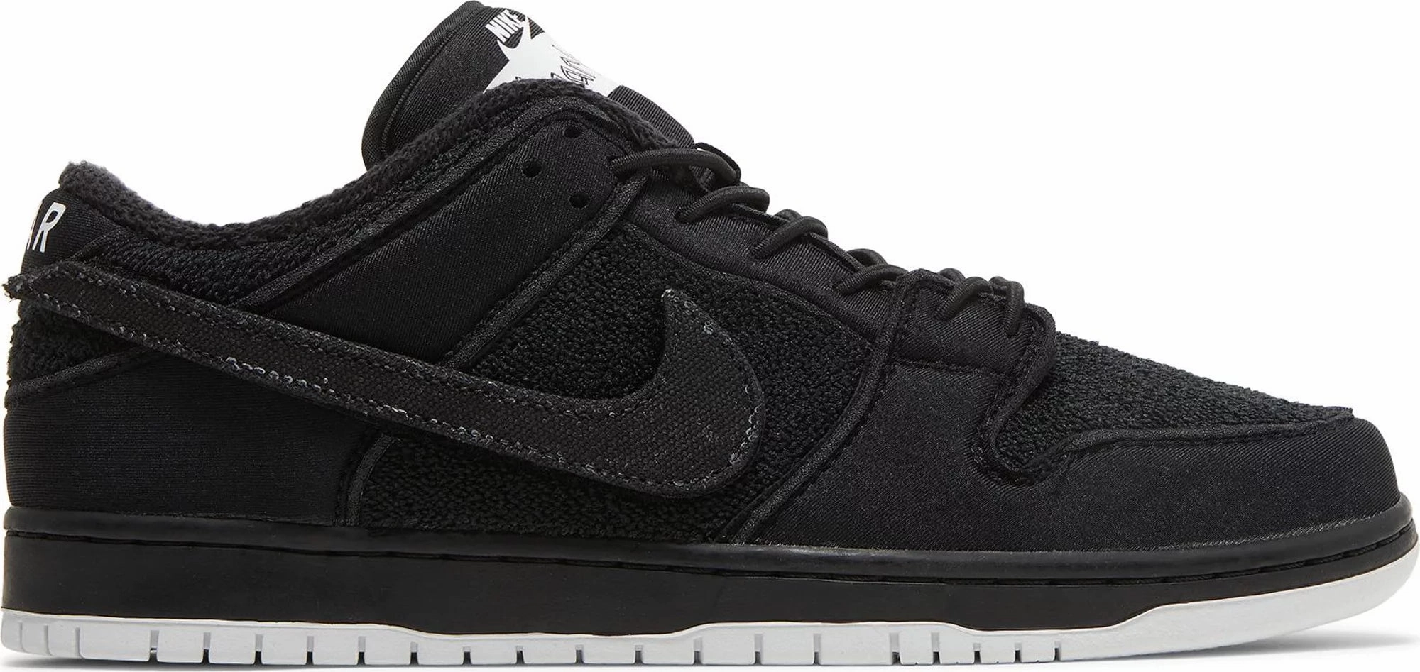 Nike Dunk Low SB Gnarhunter Balanced weight