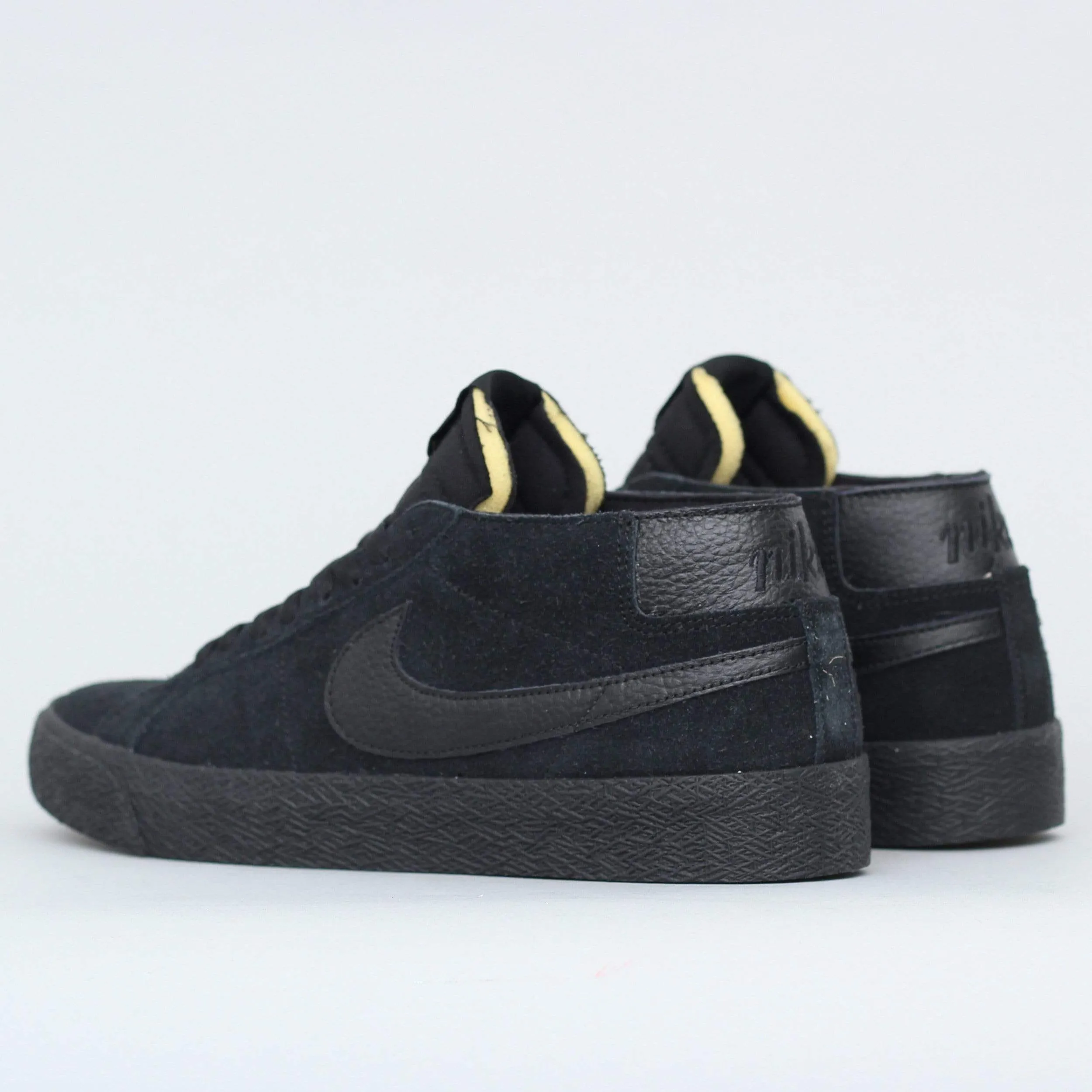 Nike SB Blazer Chukka Shoes Black / Black