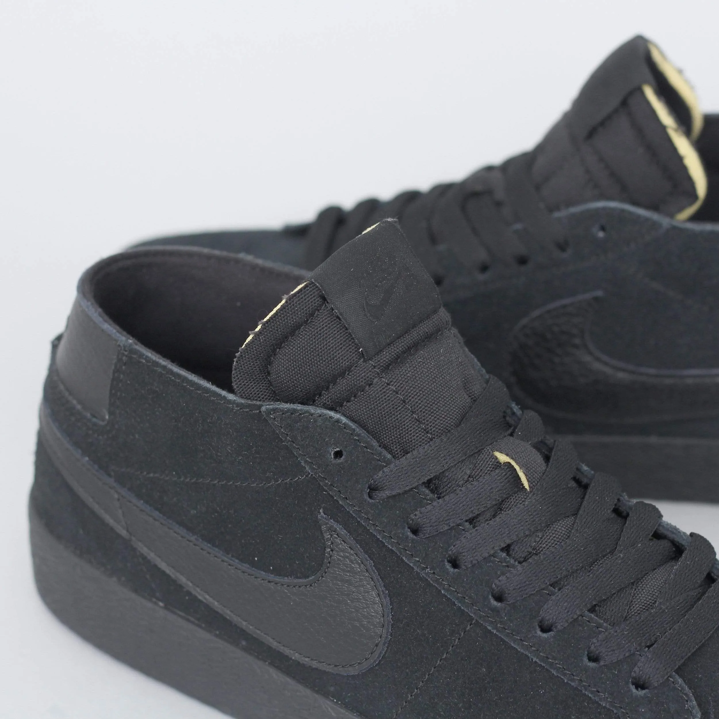 Nike SB Blazer Chukka Shoes Black / Black