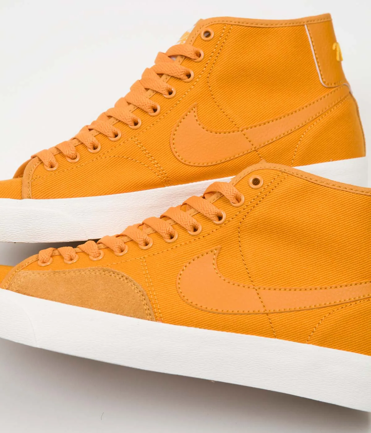Nike SB Blazer Court Mid Premium Shoes - Light Curry / Light Curry - Light Curry - Sail
