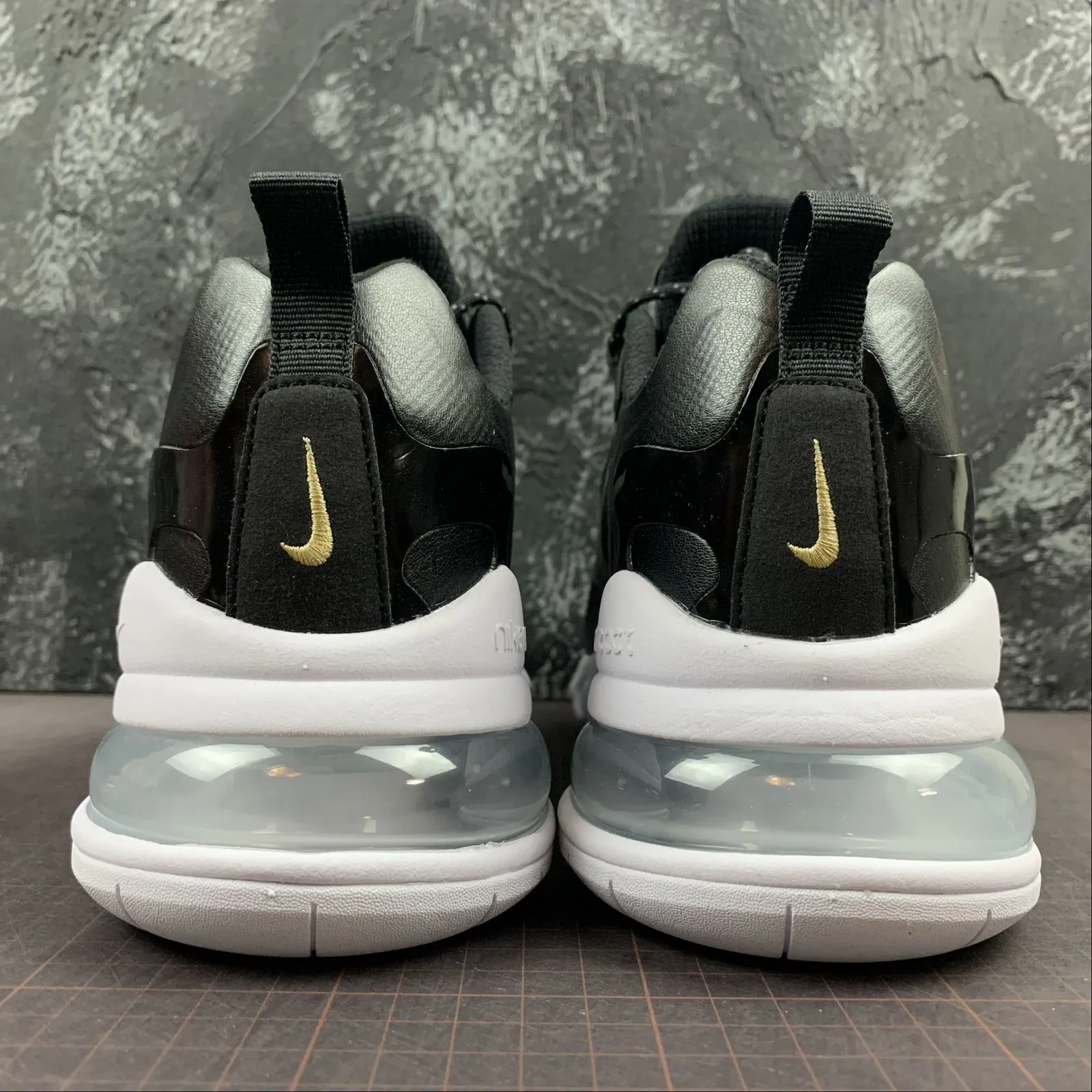 Machine washable care running in a bridge area shoes Air Max 270 React Black Metallic Silver CT3426-001