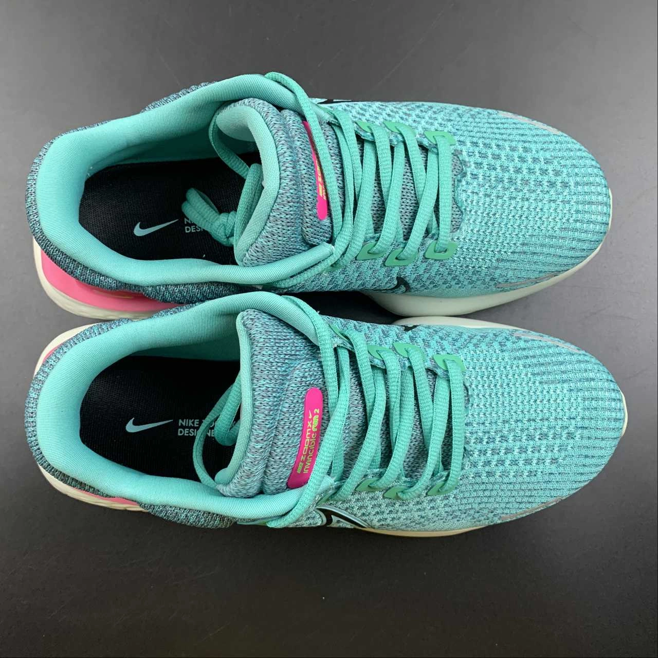 Low heel drop facilitates barefoot-like responsiveness ZOOMX Invincible Run FK 2 Light Green DC9993-300