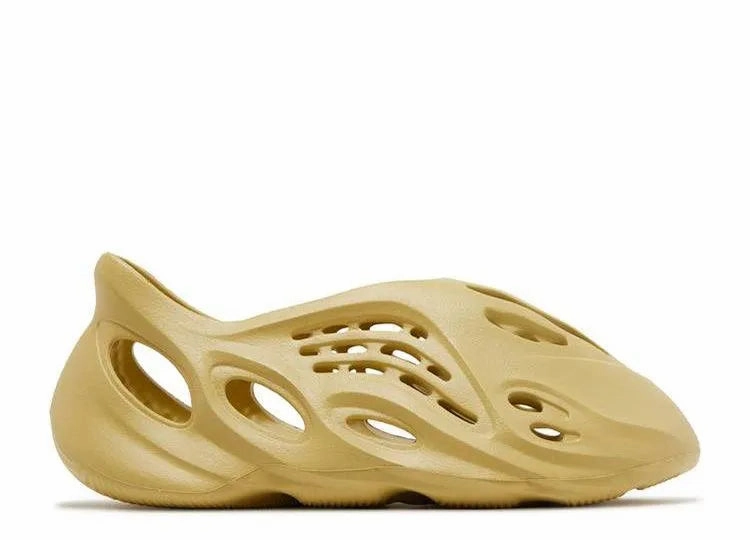 Yeezy Foam RNNR Sulfur Sneakers