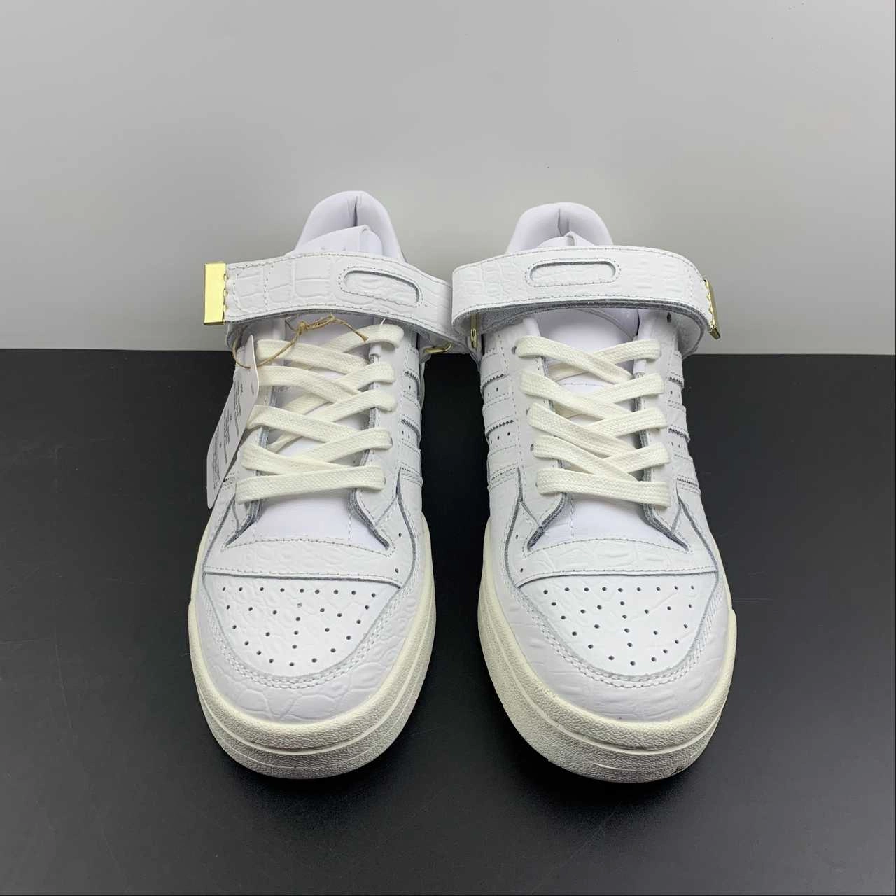 Maximum look Adidas Forum 84 Low Crystal White HP5551