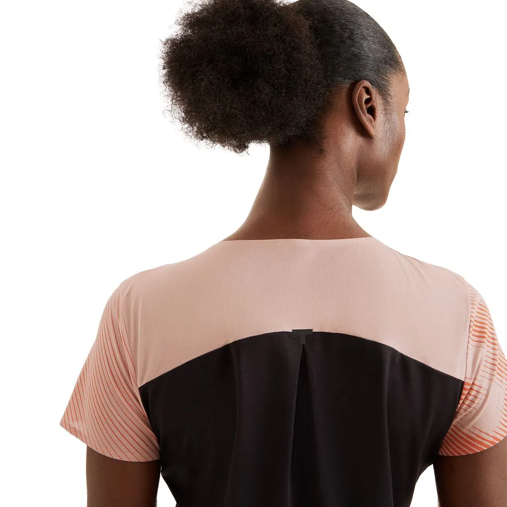 On Women's Performance-T Lumos Woodrose / Black