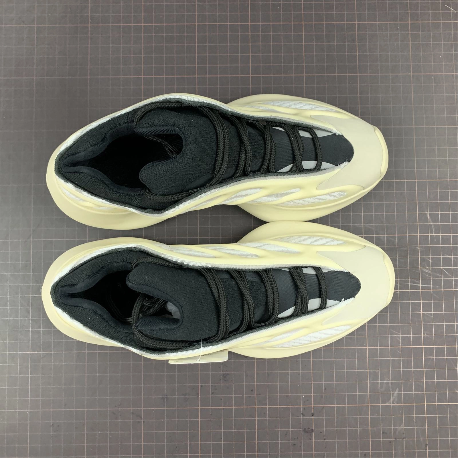 travel - friendly shoes Adidas Yeezy Boost 700 V3 Azael FW4980