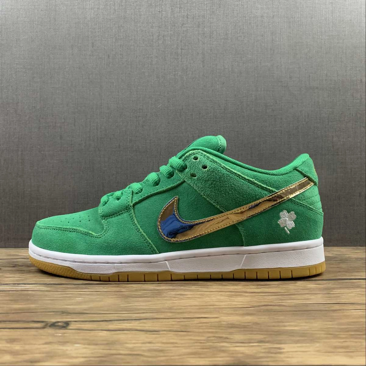 Thermal Regulating Fabric Plush Cushion SB Dunk Low PRO St Patricks Day Green Gold White BQ6817-303