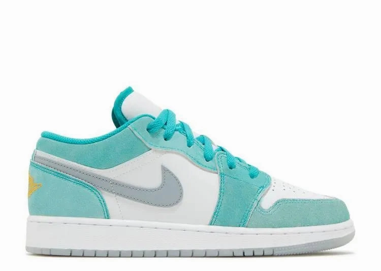 Stand Long Air Jordan 1 Low  New Emerald (GS)