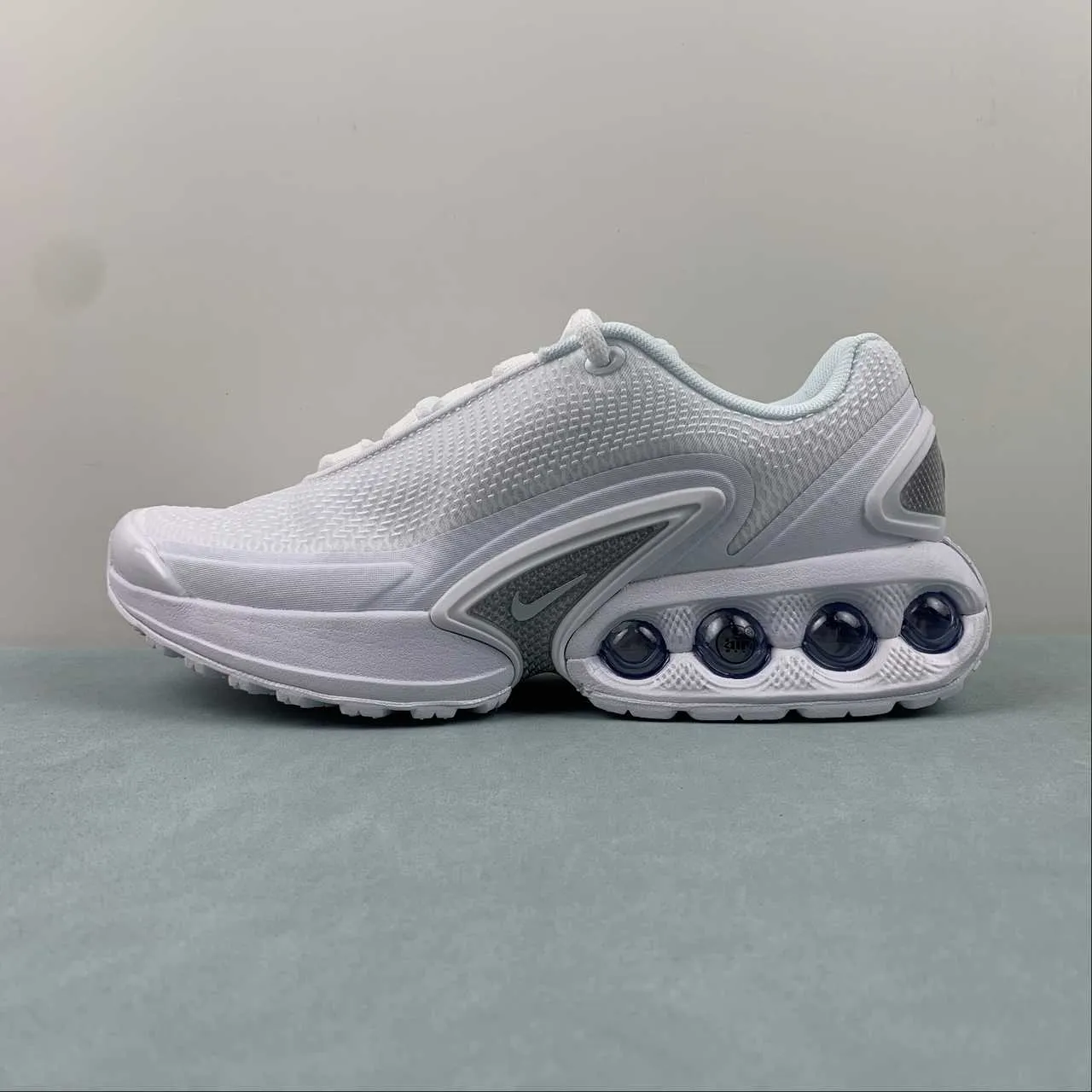 Air Max Dn All White DV3337-101 Comfort - optimized training shoes