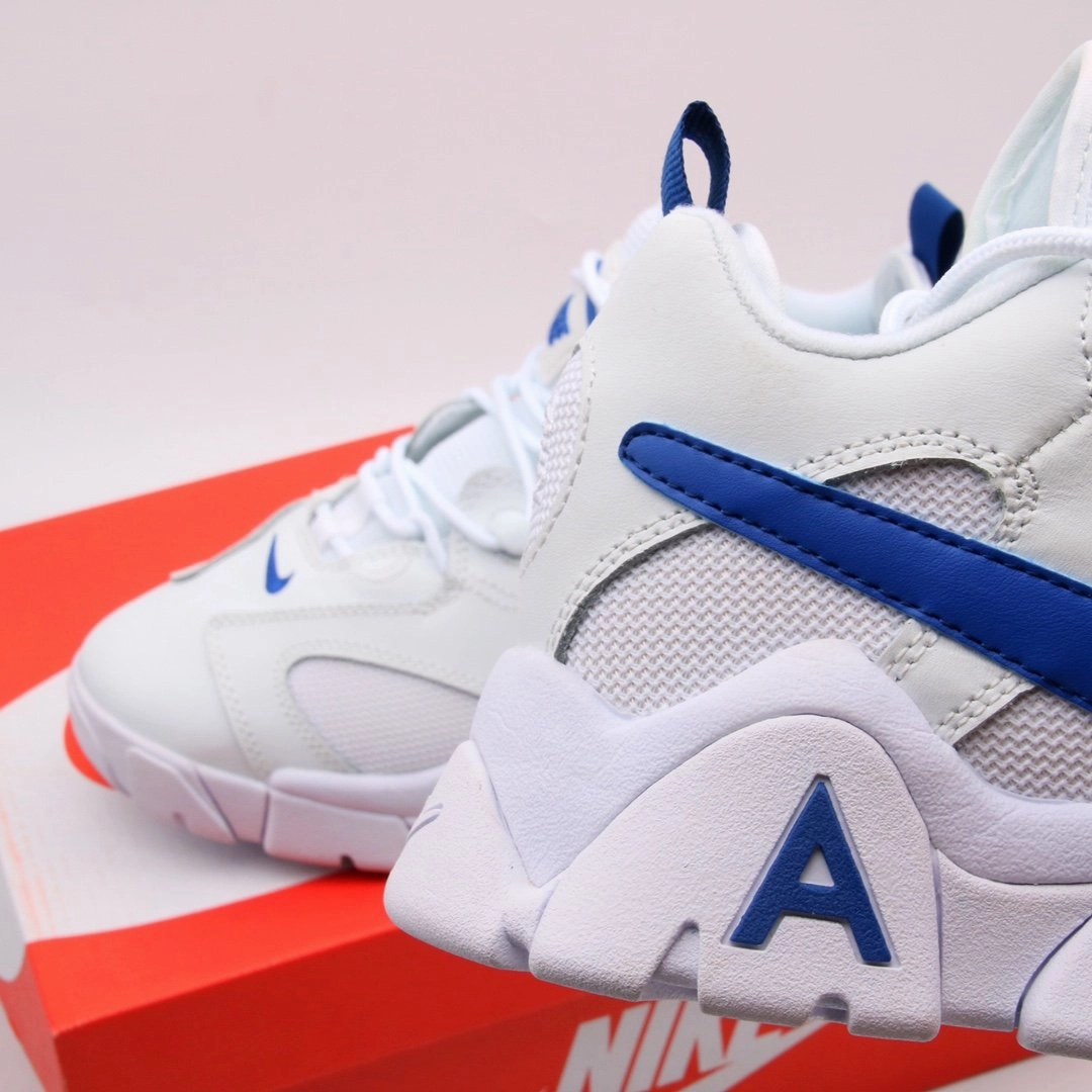 Functional utility running shoes for 5K races Air Barrage Low White Hyper Blue CD7510-100