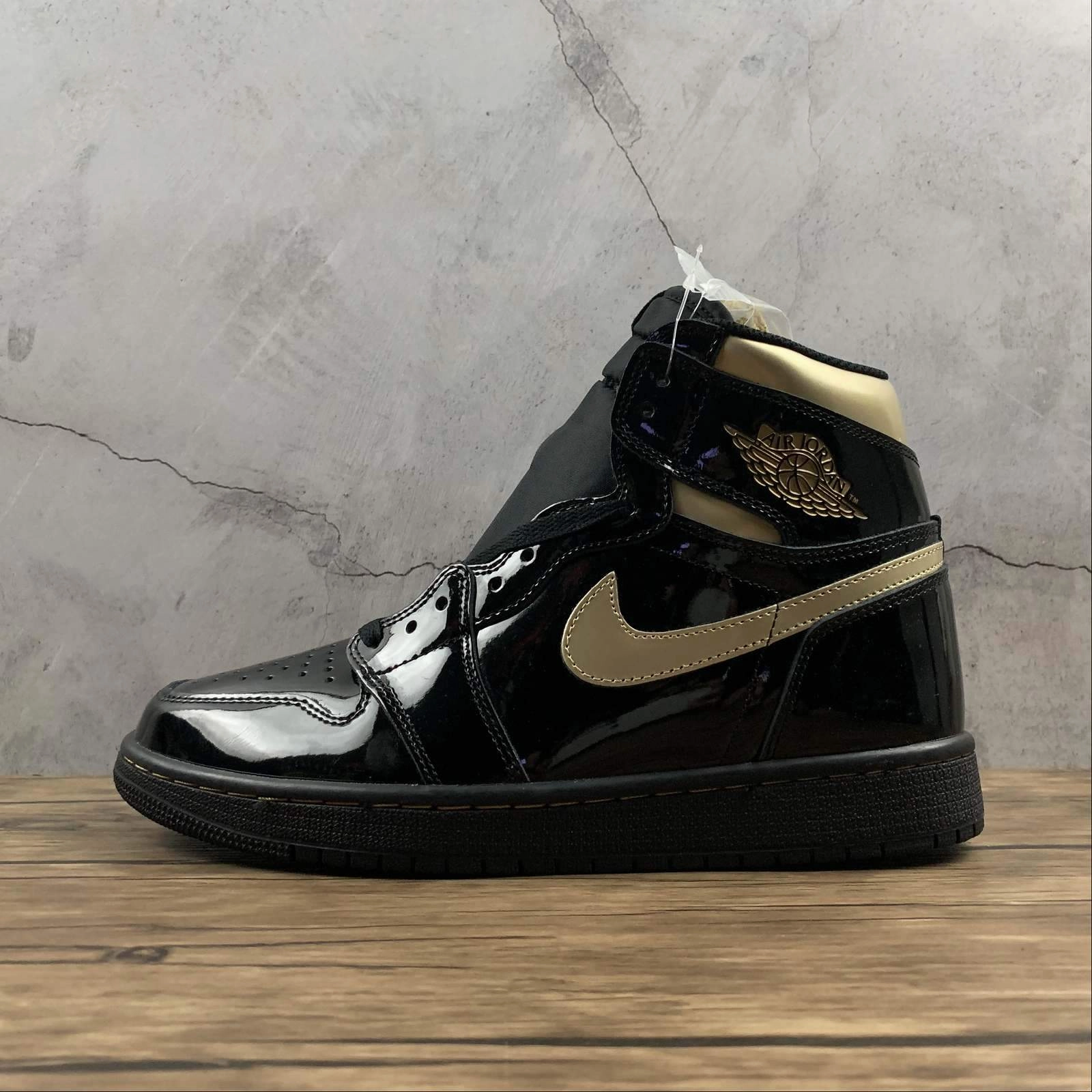 All Day Pace All-Purpose Style Air Jordan 1 Mid Black Metallic Gold