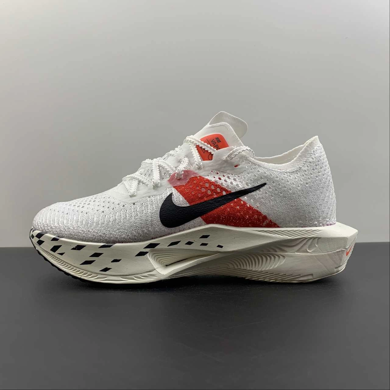 Air ZoomX Vaporfly Next 3 White Black Red DV4219-200 Inner materials prevent excessive heat retention