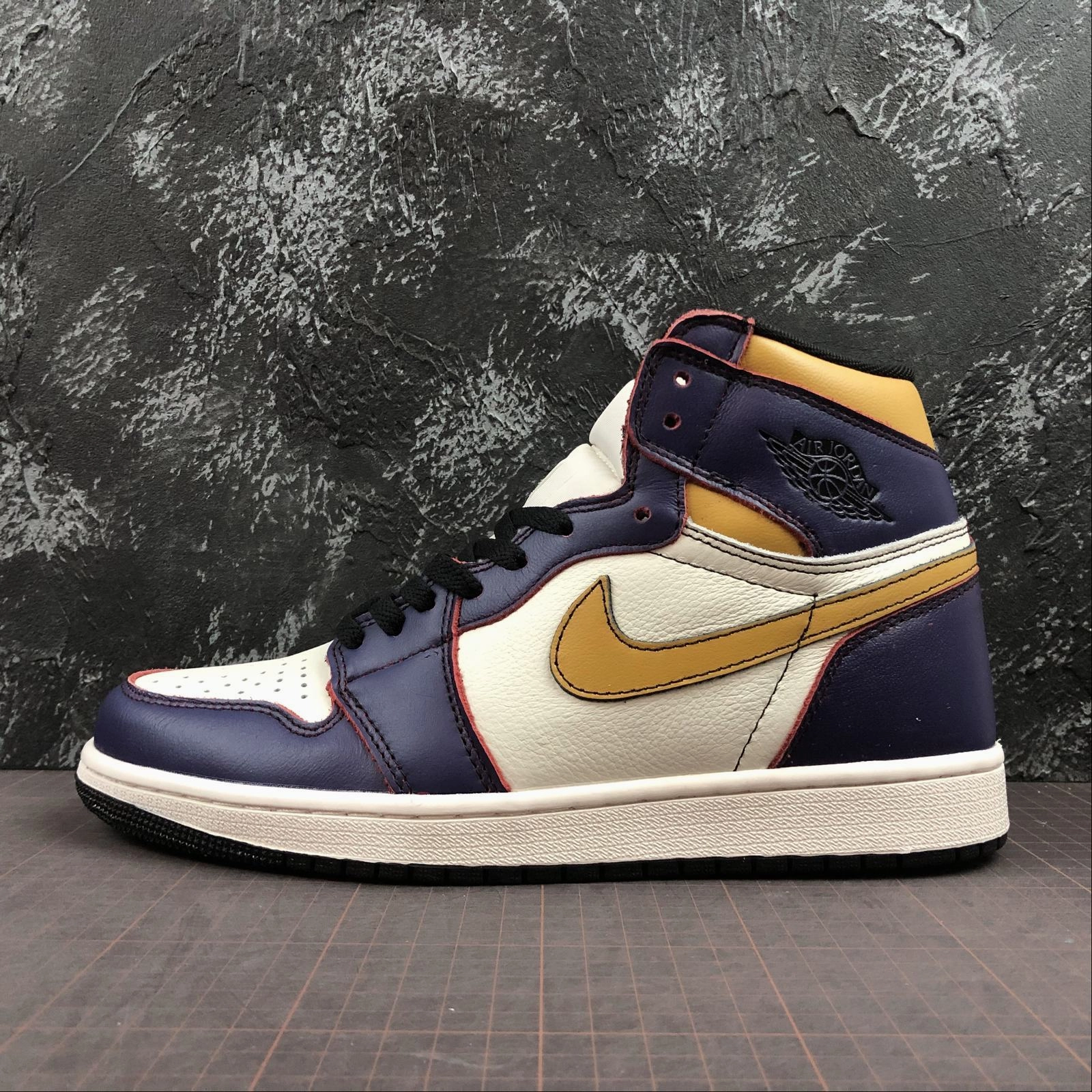 Thermal Regulation Layer Quick Feel Air Jordan 1 OG X NIKE SB White Purple Yellow CD6578-507