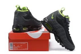 running for energy boost Air Max 95 Sneakerboot Black and Phosphorite Yellow 806809-003