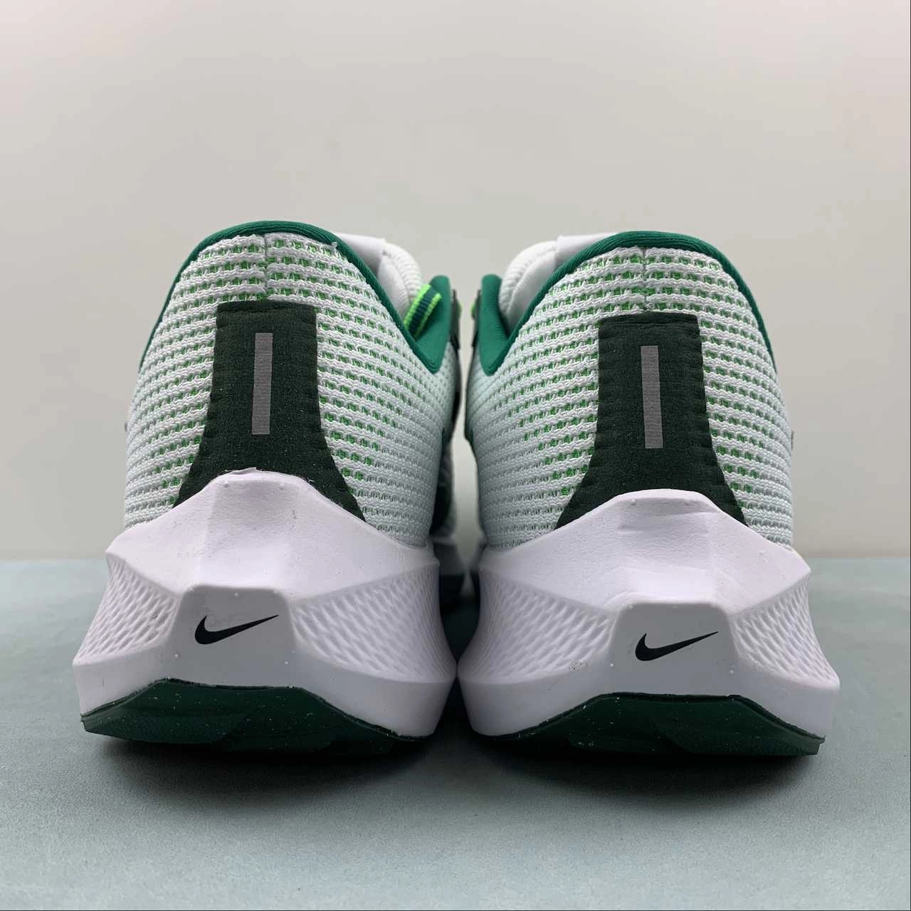 Posture Form weekend run Air Zoom Pegasus 40 Premium Bill Bowerman Green Strike Malachite FJ0329-100