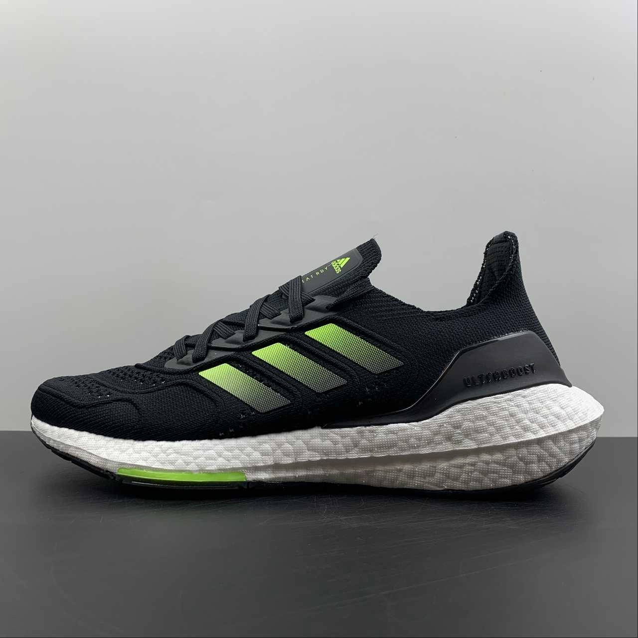 Adidas UltraBoost 22 Black Gradient Green Quick Movement