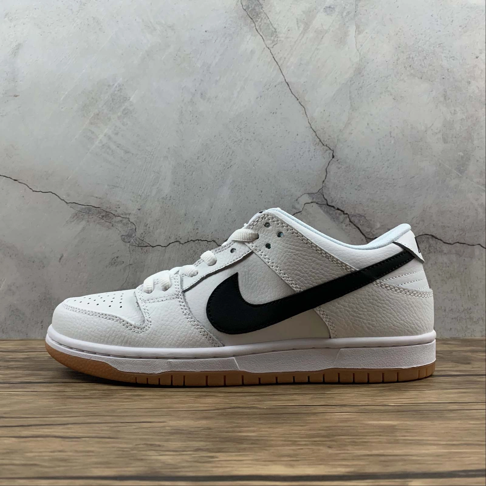 SB Dunk Low PRO ISO White Black CD2563-100 Clean Shape Fashion Forward