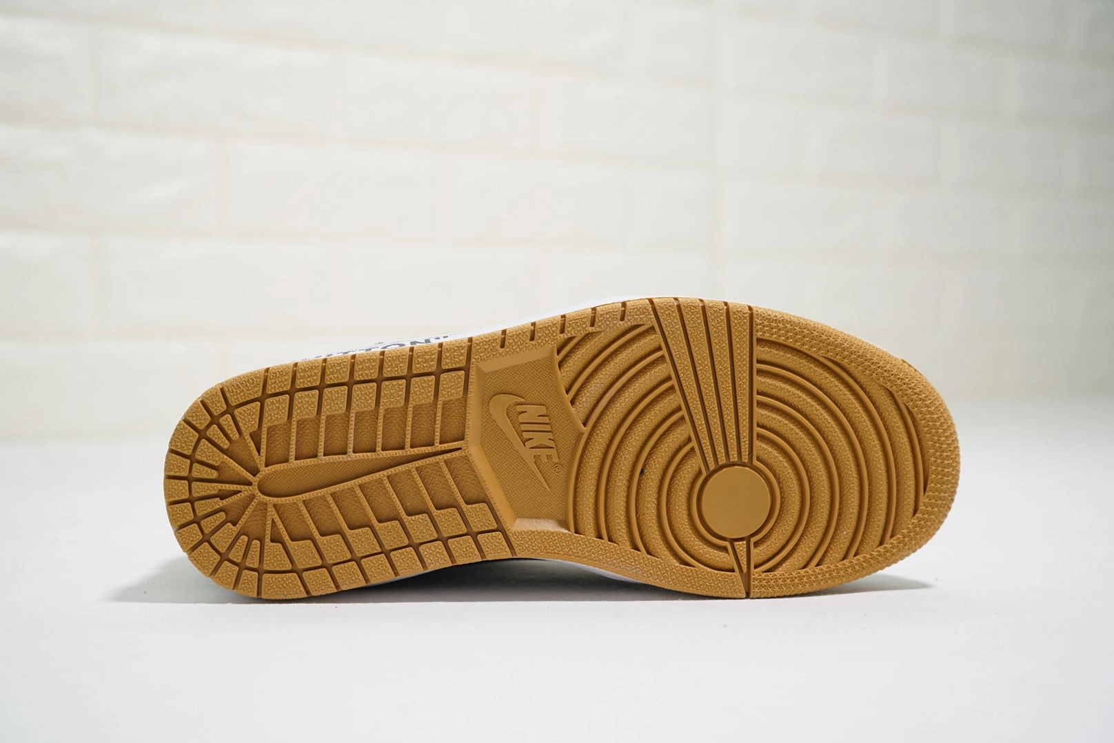 Air Jordan 1 High OG NRG OW Louis Vuitton Coffee Bronw AO0818-158 Ultra Cushioned Heel Flexible Sole Design