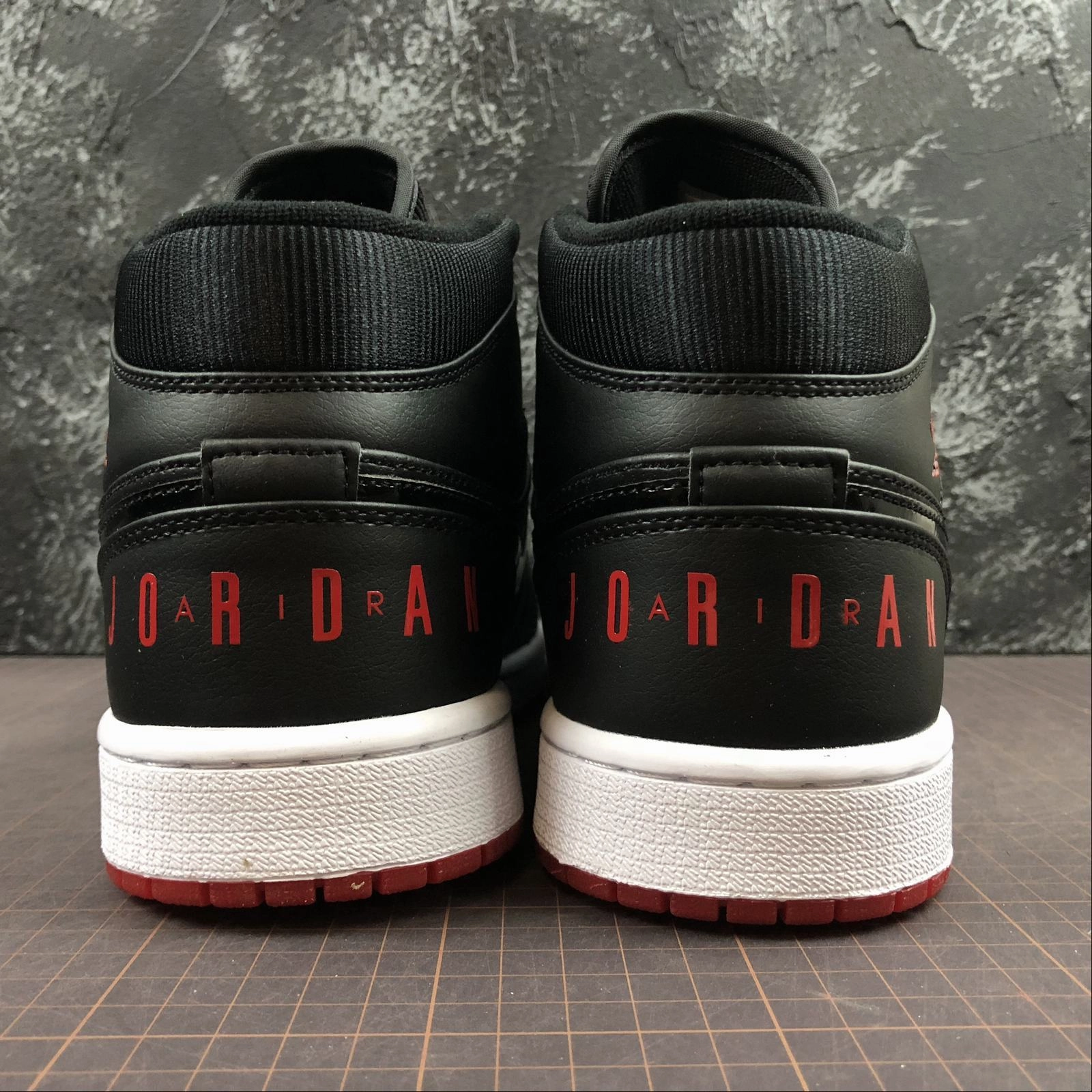 Street Motion Iconic arch Air Jordan 1 Mid Black Concord-Red