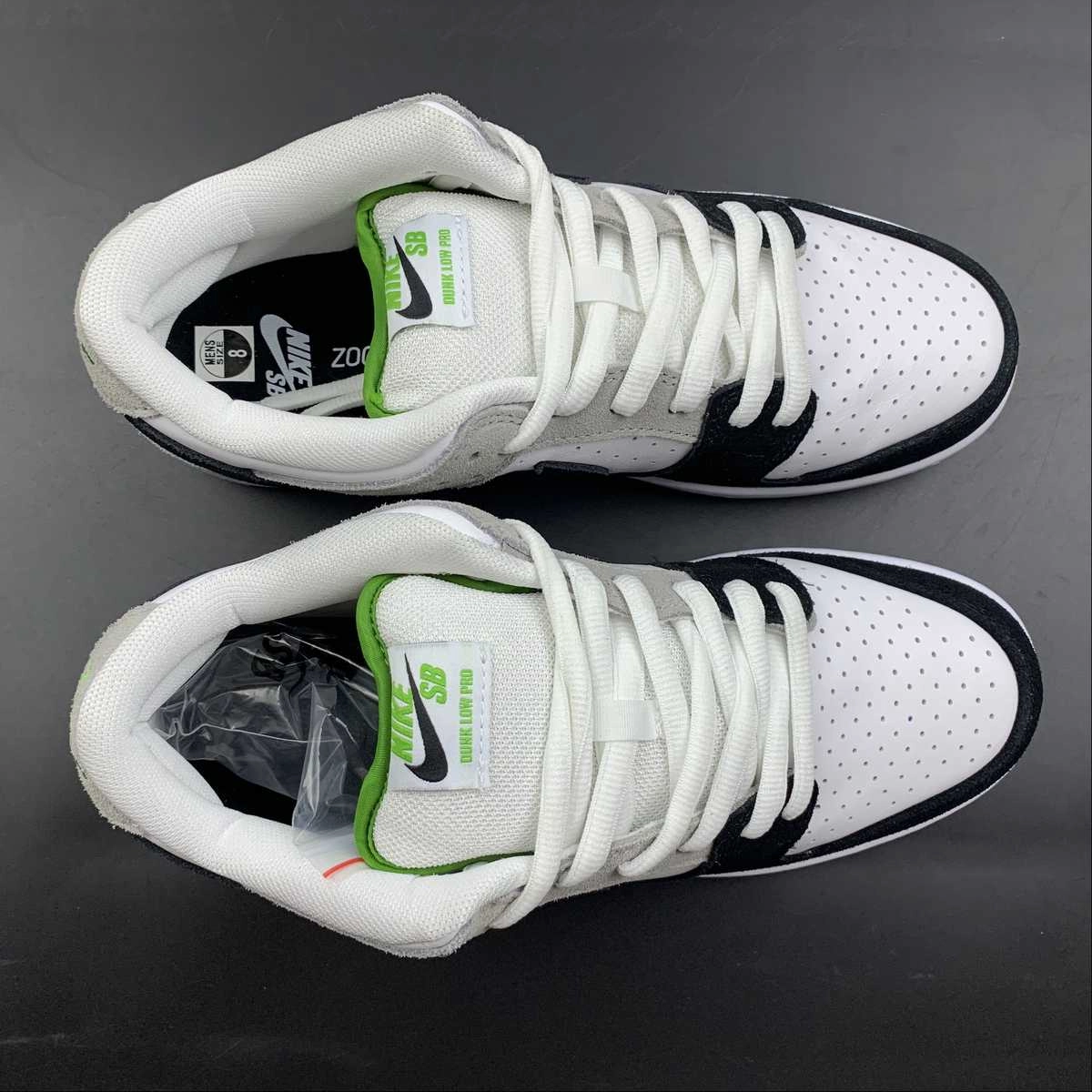 Vibrant breathability TrailRunning SB Dunk Low PRO Medium Grey Black-White