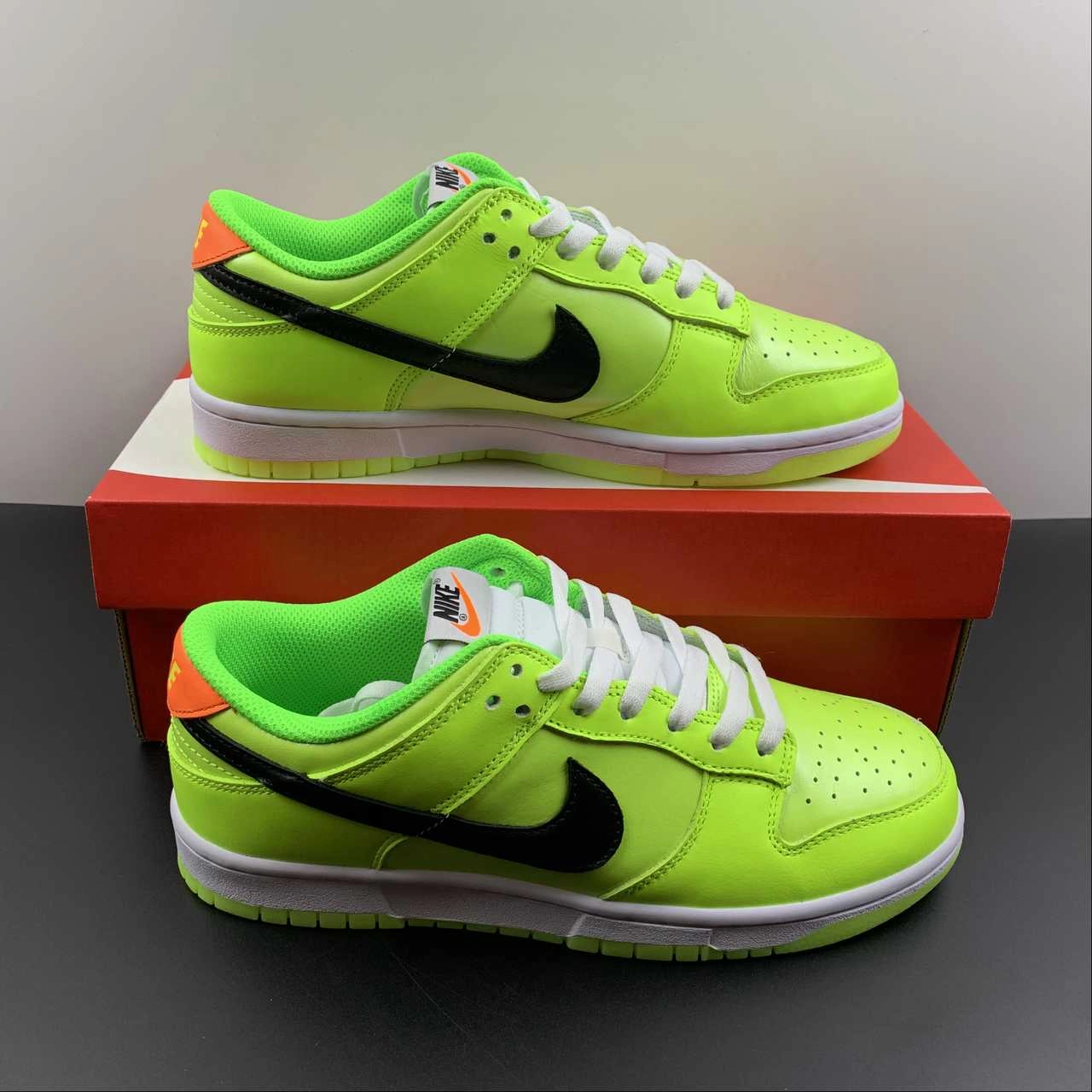 SB Dunk Low Glow in the Dark Venom Green Black Glow FJ4610-702 Fresh Fit