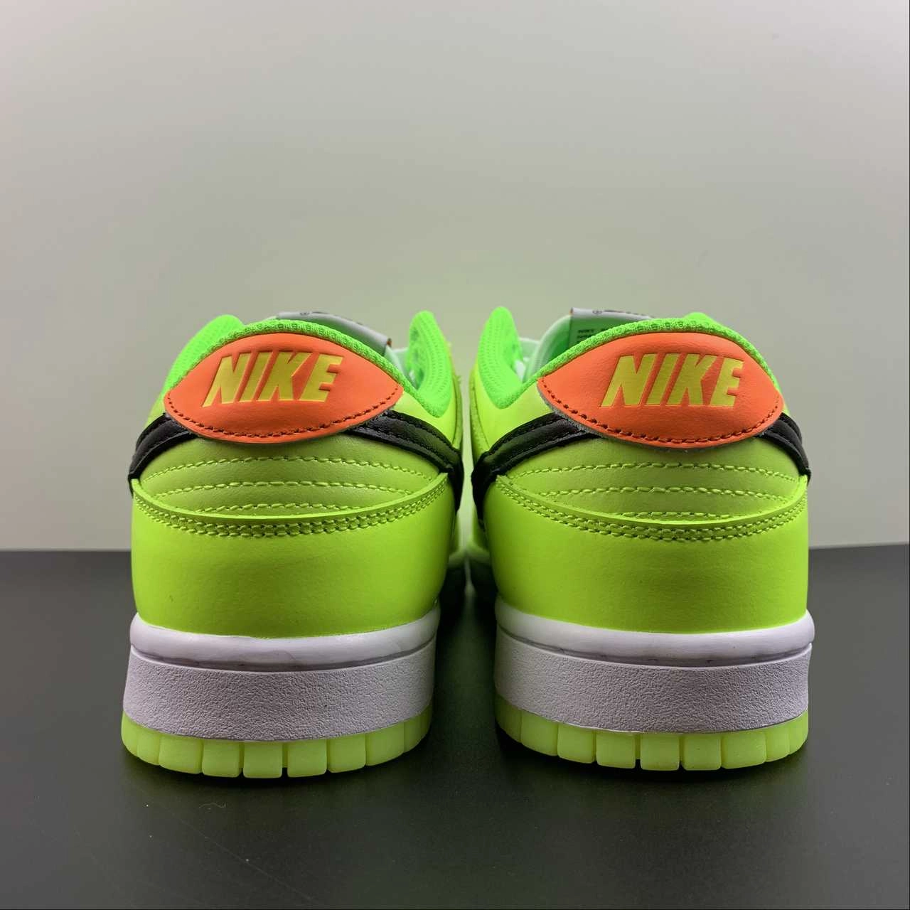 SB Dunk Low Glow in the Dark Venom Green Black Glow FJ4610-702 Quick Adaptation cushioning technology