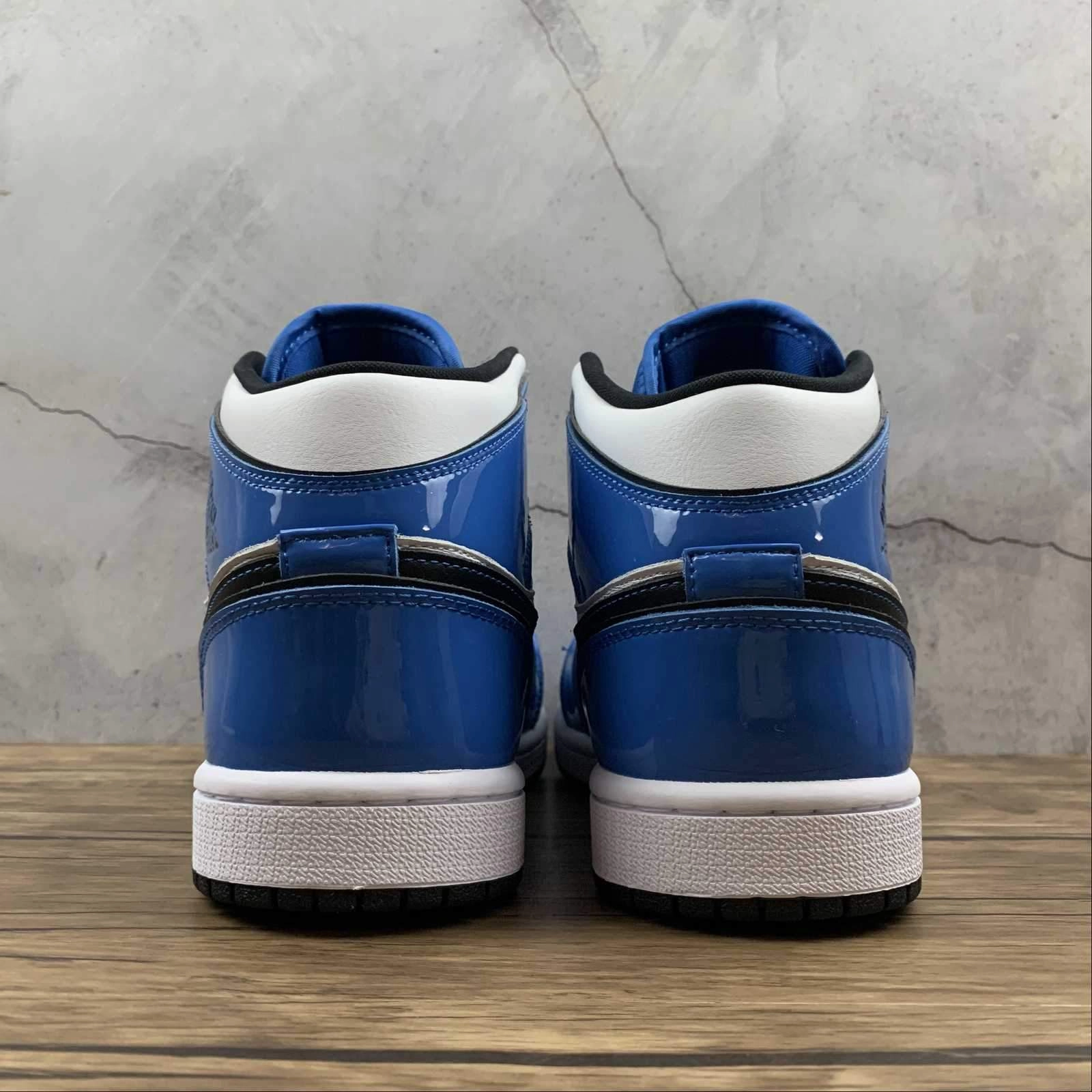 Endurance Style. Air Jordan 1 Mid Signal Blue Black-White (2021) DD6834-402