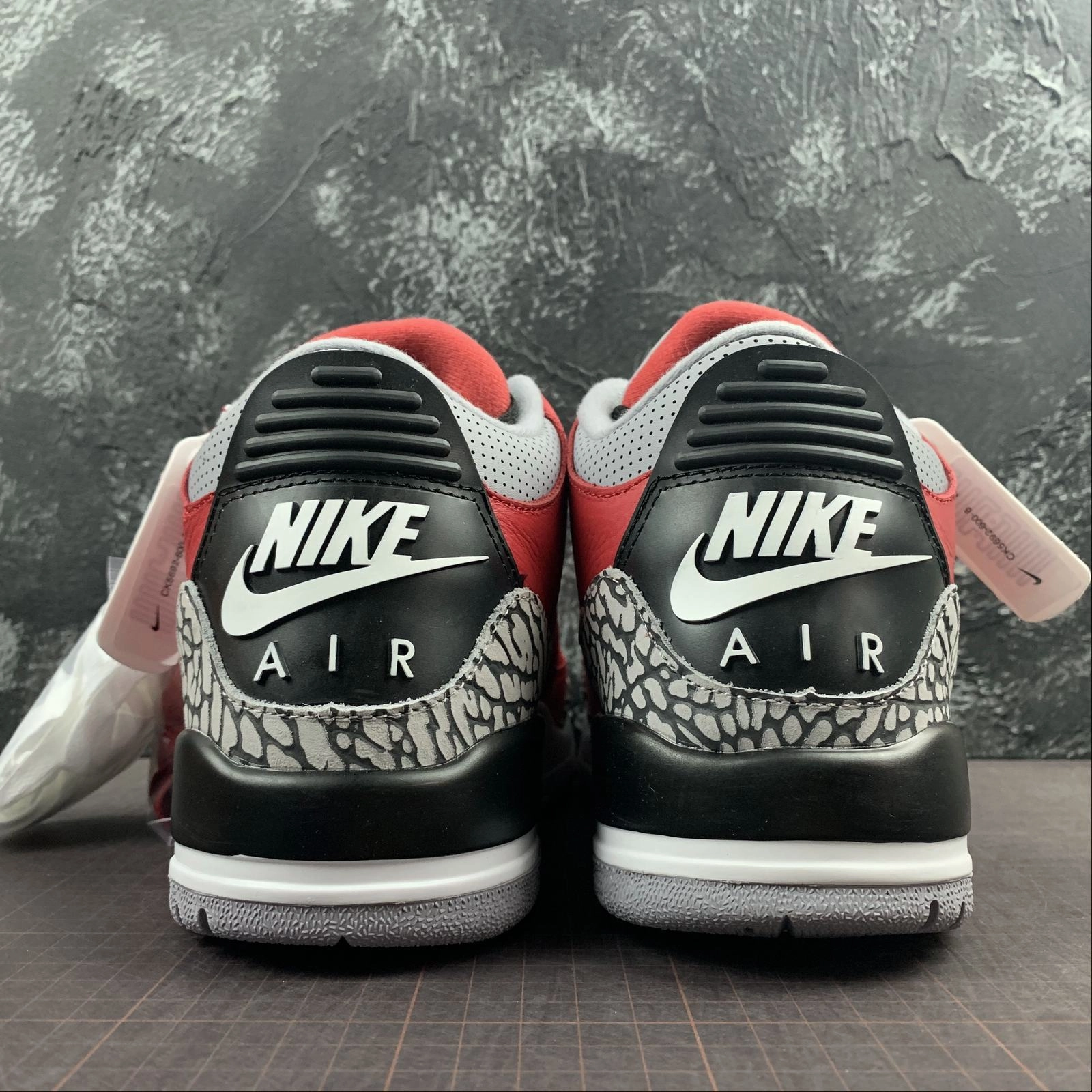 Roll Hike Foot Control Air Jordan 3 Retro SE Fire Red Fire Red-Grey CK5692-600