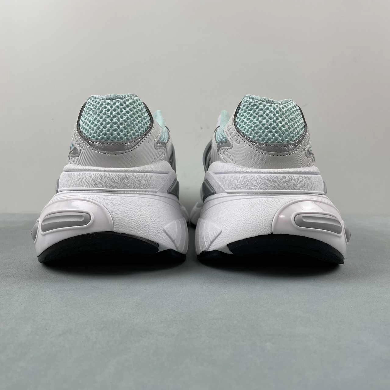 camouflage running shoes running in a mud run Adidas Adistar XLG Blue Silver Cloud White IF6937