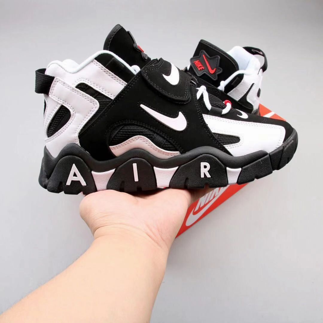 wide - fit option Reflective details Air Barrage Mid QS Peak White Black Sport Red CD9329-011