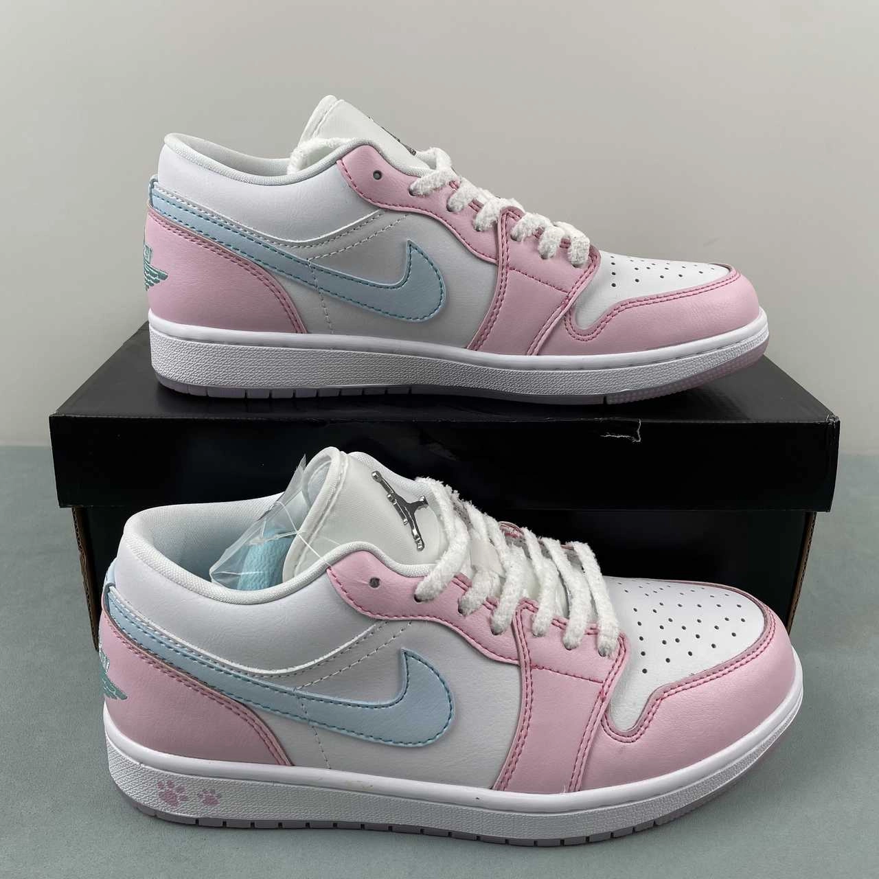 Air Jordan 1 Low SE Paw Print Pink Foam HM3706-141 running sneakers Soft Finish