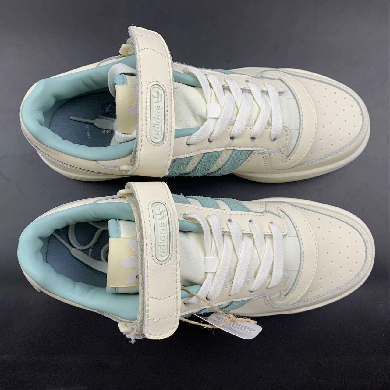 Padded collar design Adidas Forum 84 Low X Disney Stitch