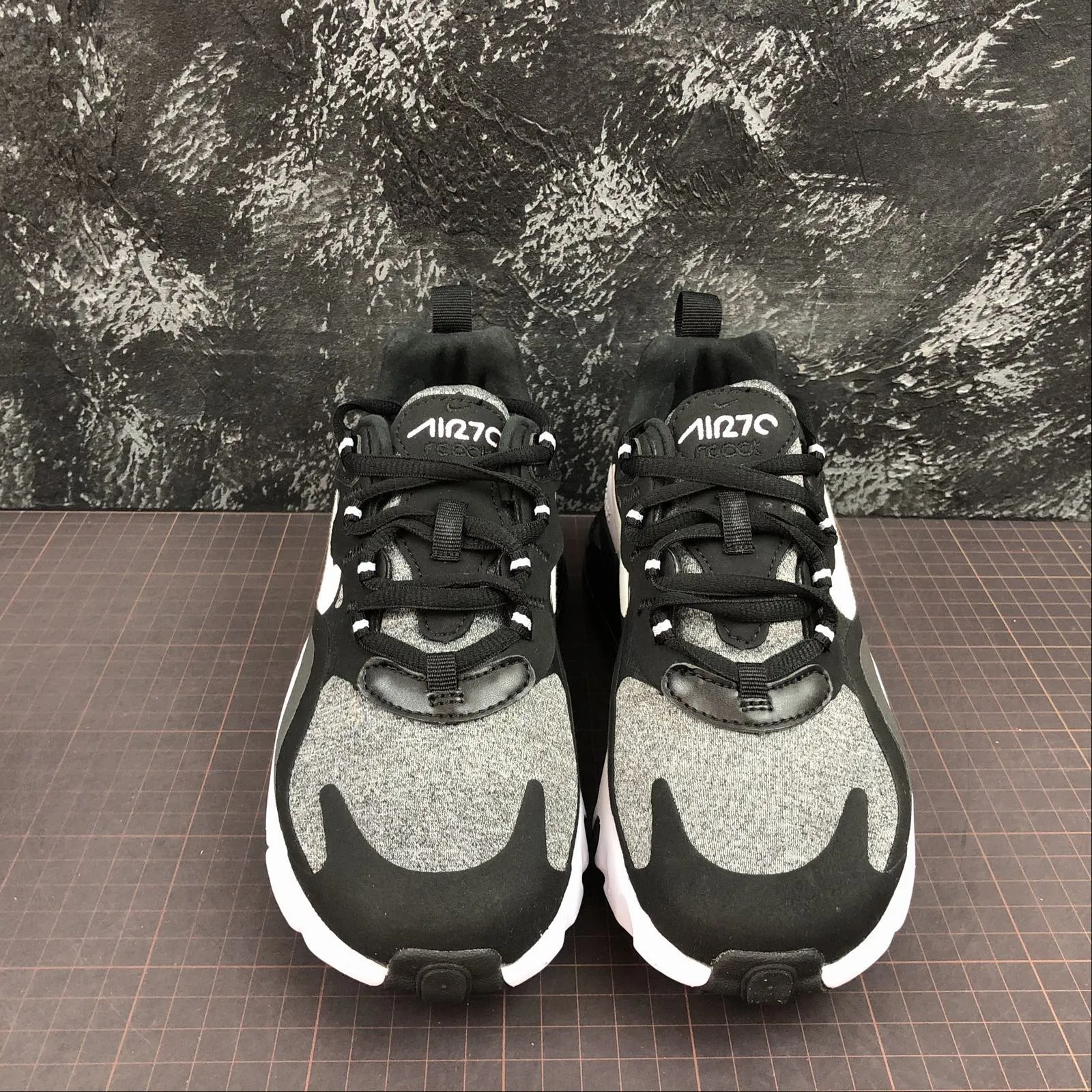 Air Max 270 React Black Grey AO4971-001 stretchable shoes