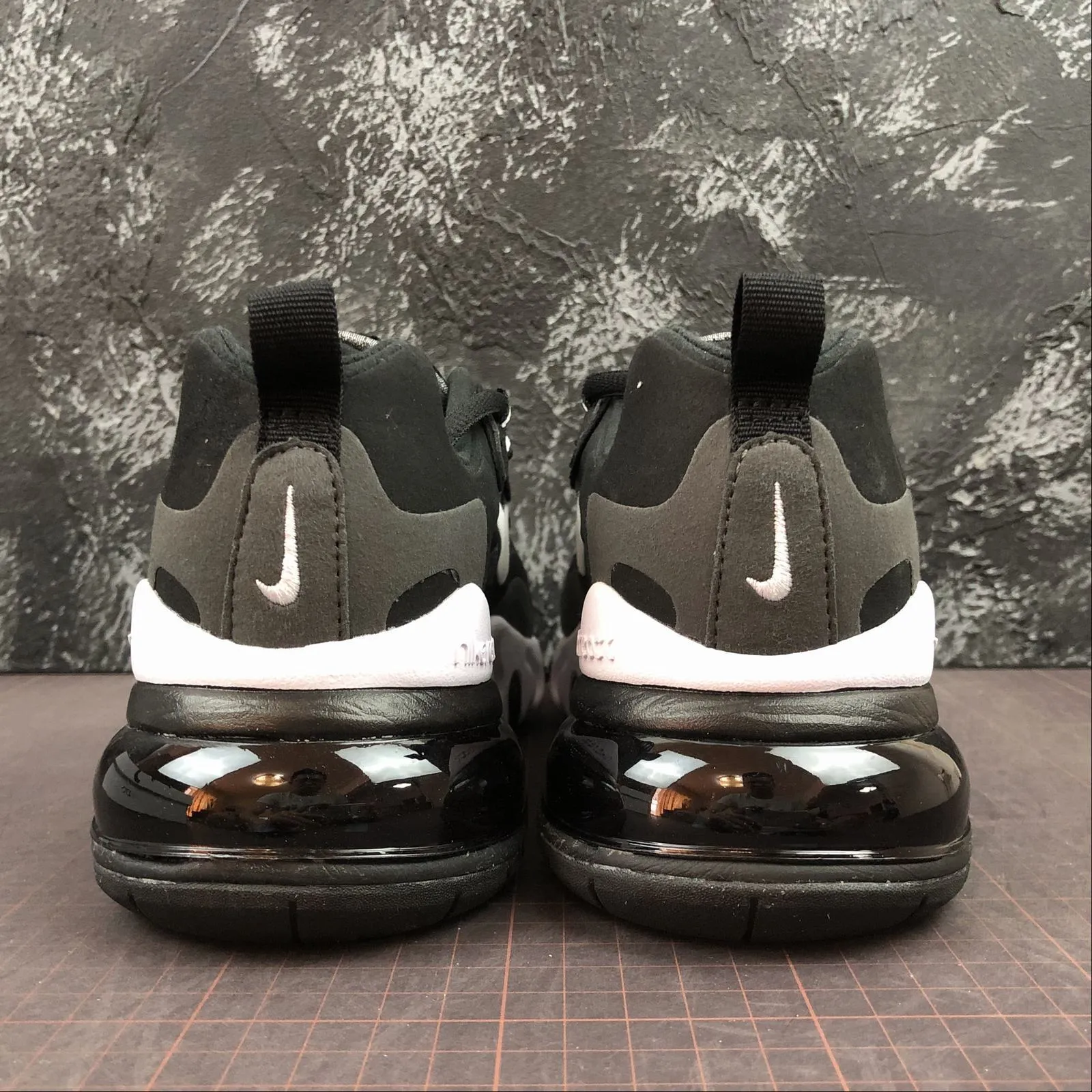 grassland running shoes Air Max 270 React Black Grey AO4971-001
