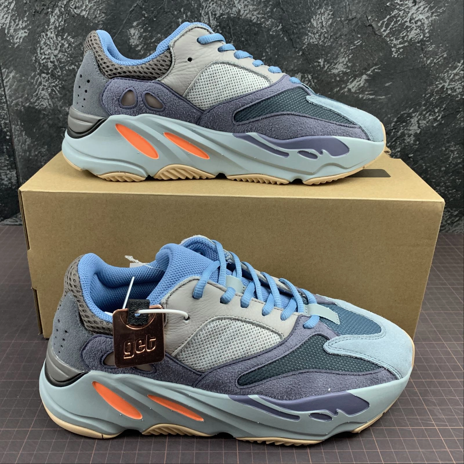 Adidas Yeezy Boost 700 Carblu FW2498 Stability assistance quick - dry running shoes