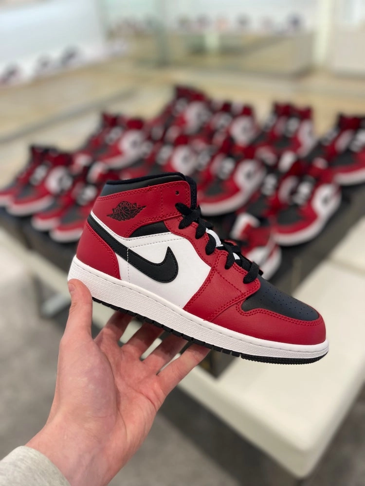 JORDAN 1 MID 'CHICAGO BLACK' Vertical Flex