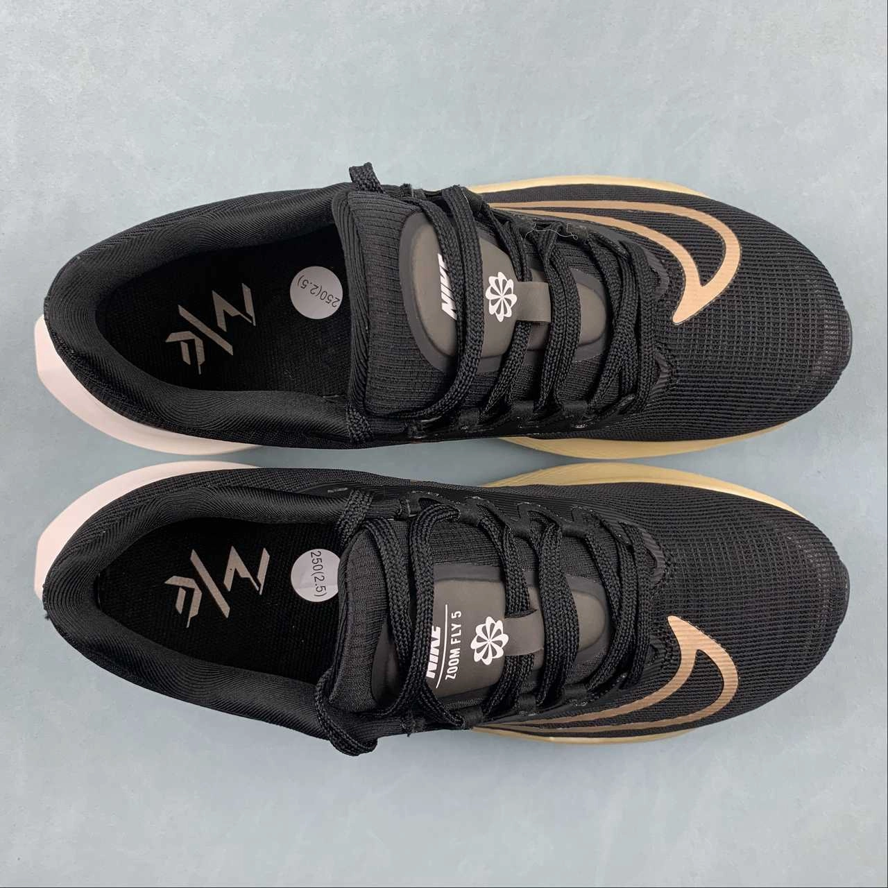 Zoom Fly 5 Black Sail Gold DM8968-002 Quick Fit Lightweight construction allows for swift direction changes