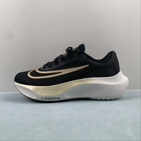 Zoom Fly 5 Black Sail Gold DM8968-002 Outsole grooves promote better grip and motion control