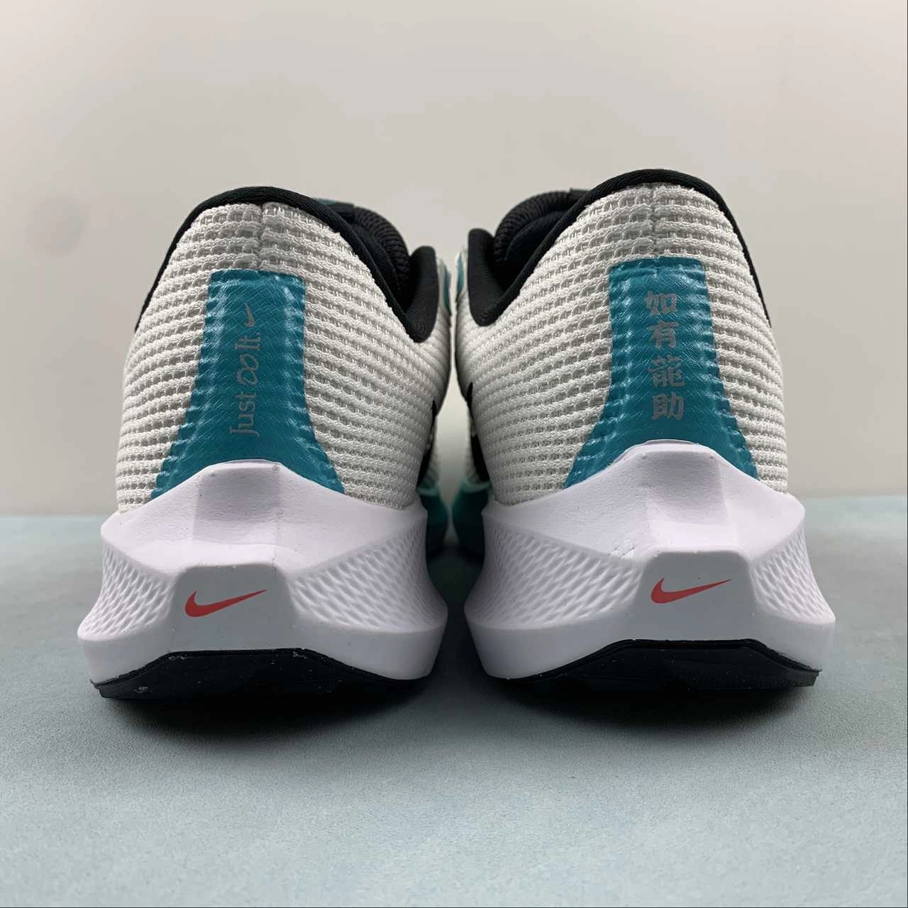 Air Zoom Pegasus 40 Beige Orange Sail Black FZ5055-101 Urban Training Toe guards add resilience to high-wear areas