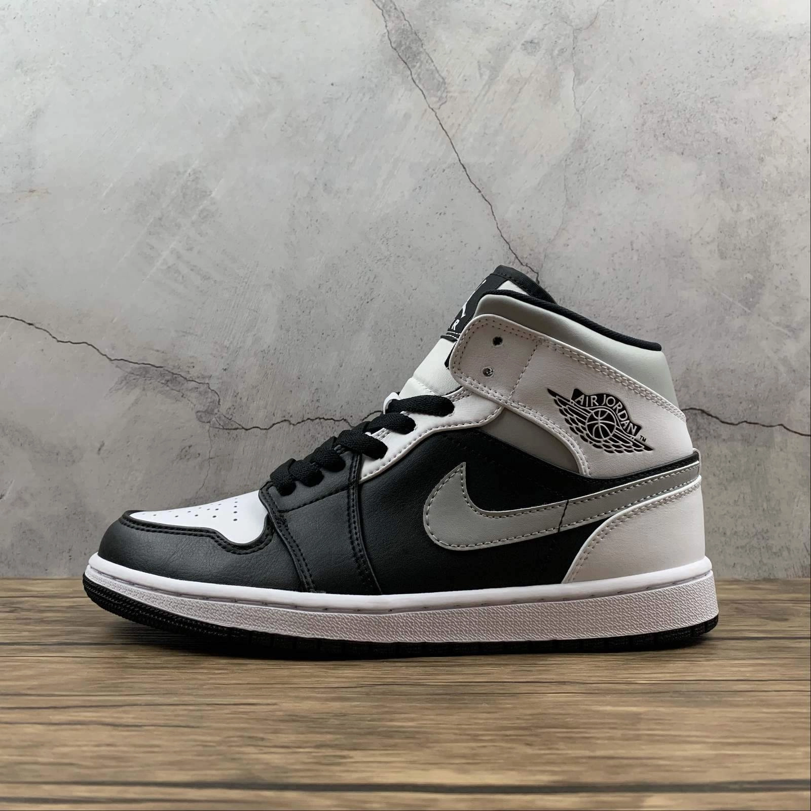 Light frame Air Jordan 1 Mid Black White-LT Smoke Grey