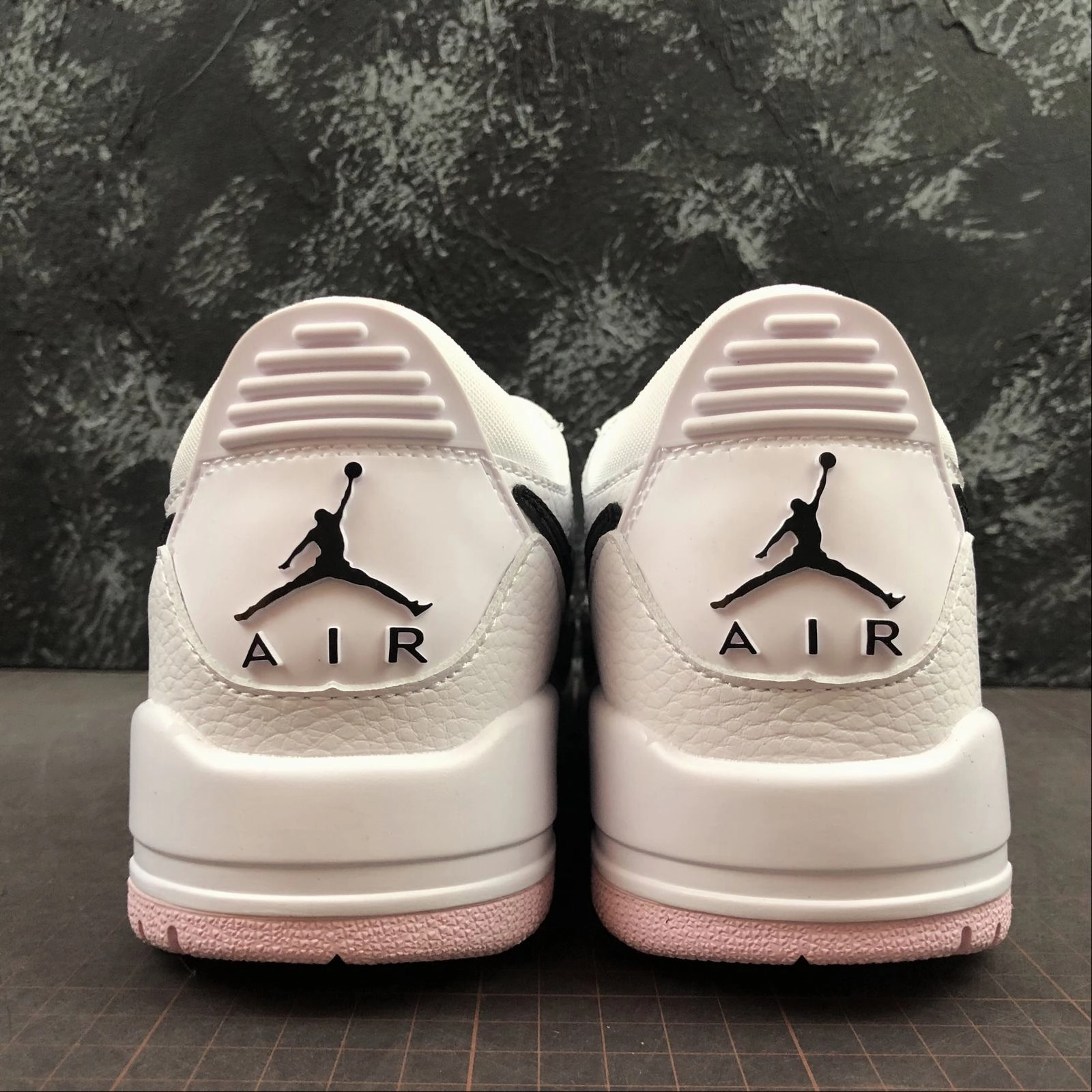 On Court Sharp Edge Air Jordan Legacy 312 Low GS White Black Pink CD7069-106