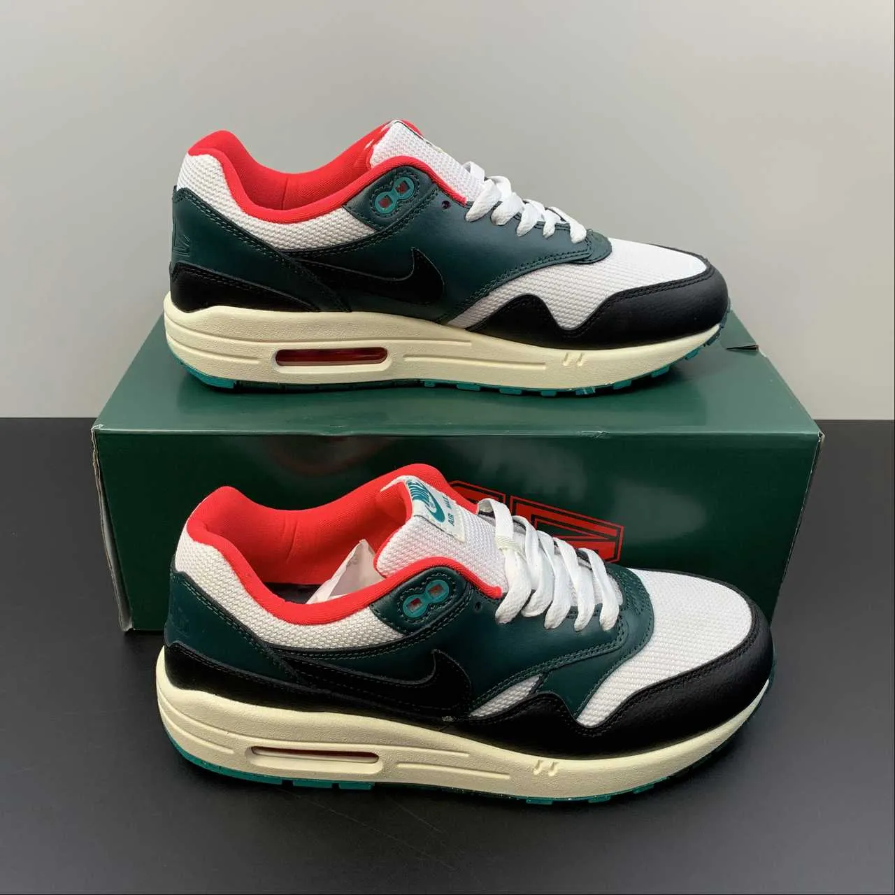 traction - enhanced sole shoes amateur runners' shoes LeBron x Air Max 1 Liverpool White Teal Black FB8914-100