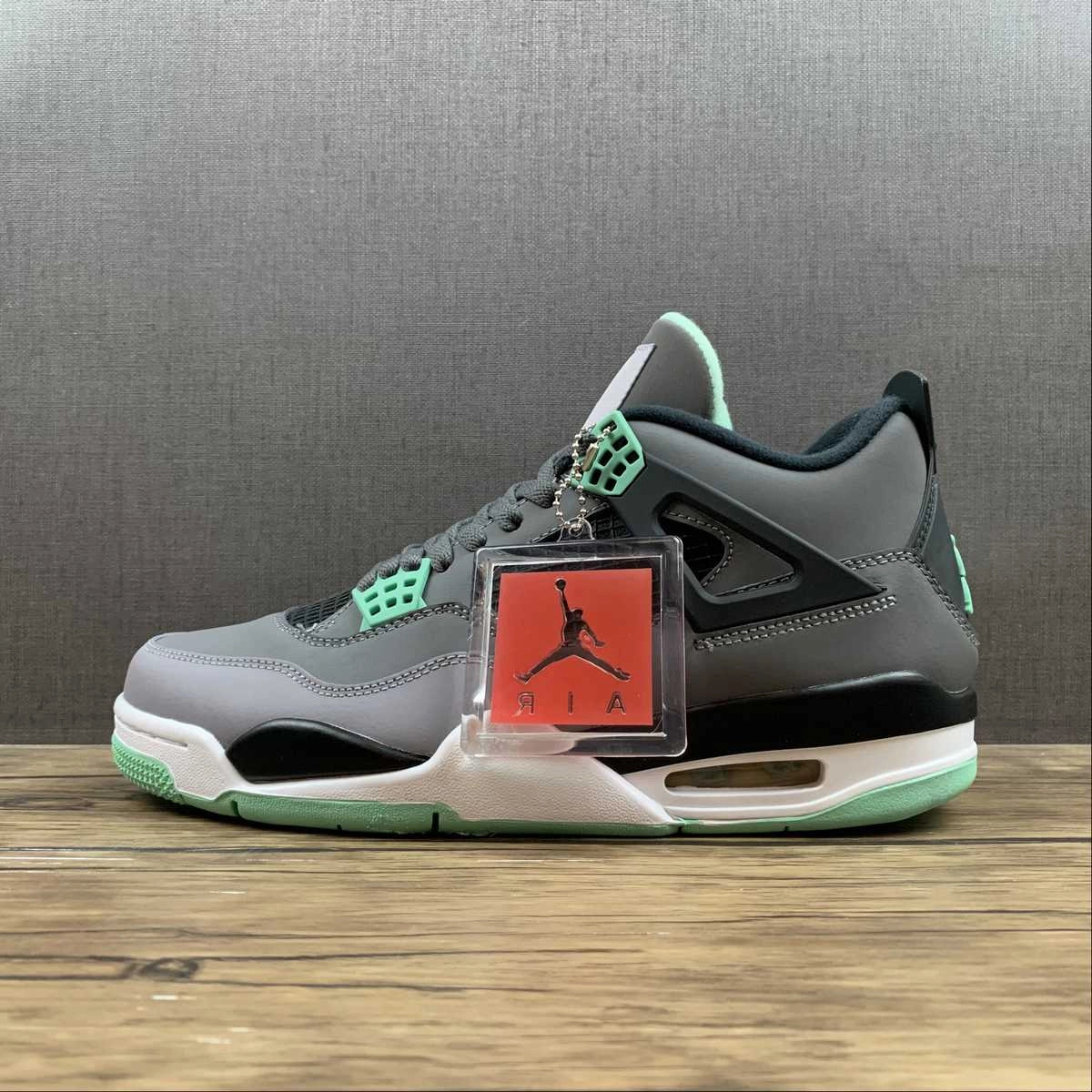 Air Jordan 4 Retro Green Glow 308497-033 Daily Moves