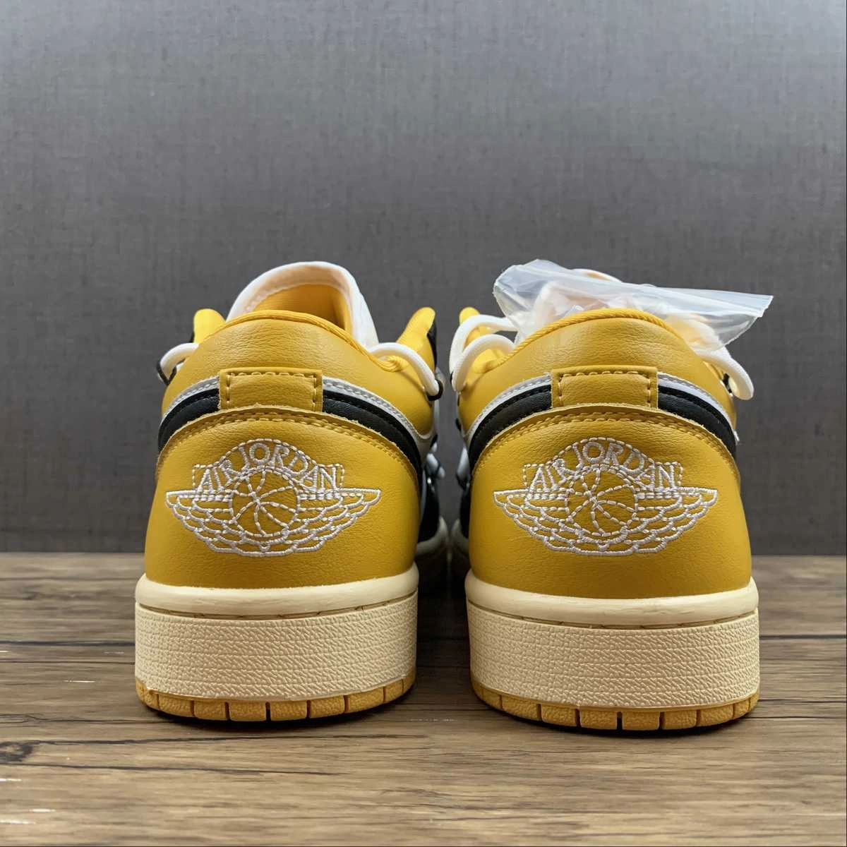 Air Jordan 1 Low White Pollen 553560-171 Stylish Fit