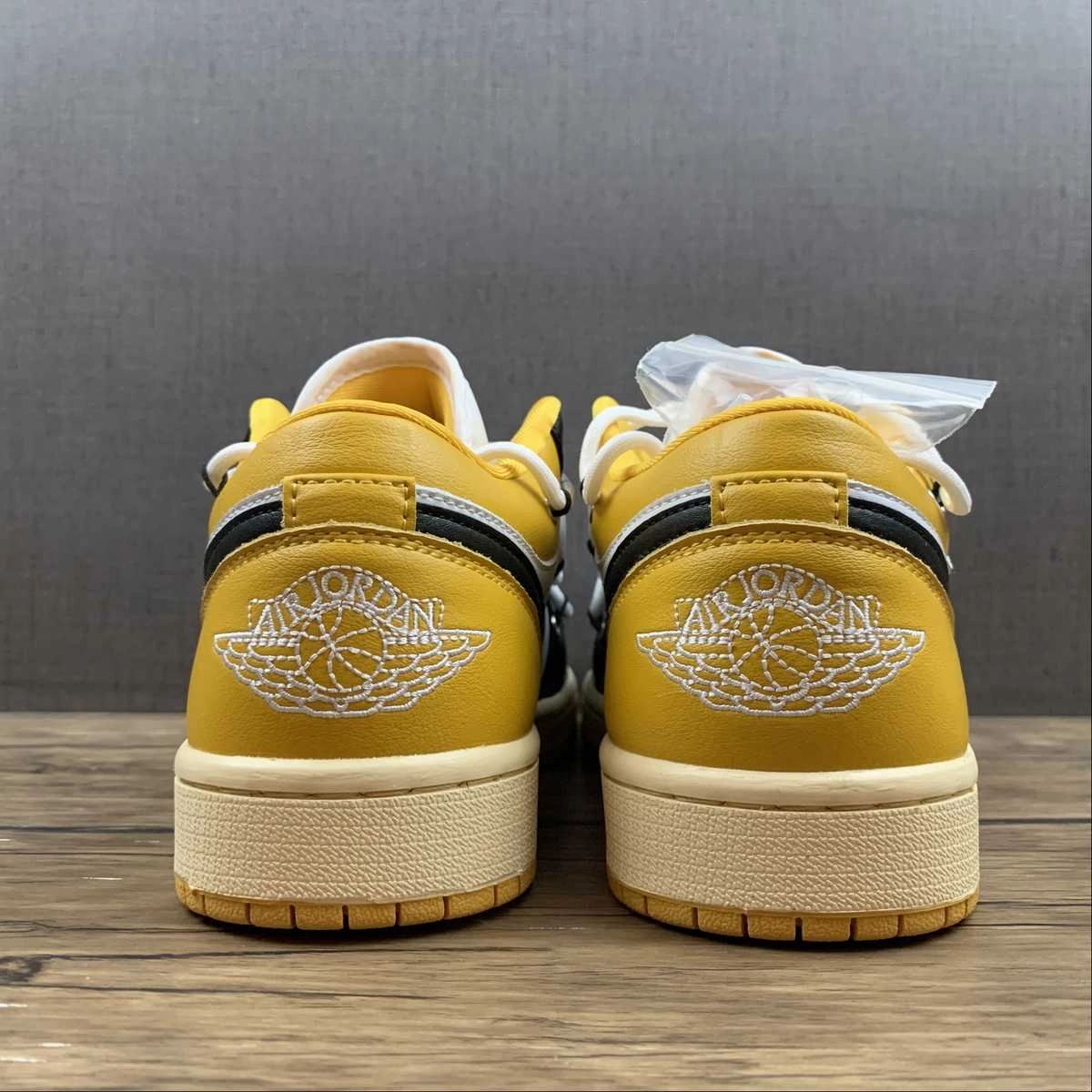 Thermal Regulation Layer Impact Support Air Jordan 1 Low White Pollen 553560-171