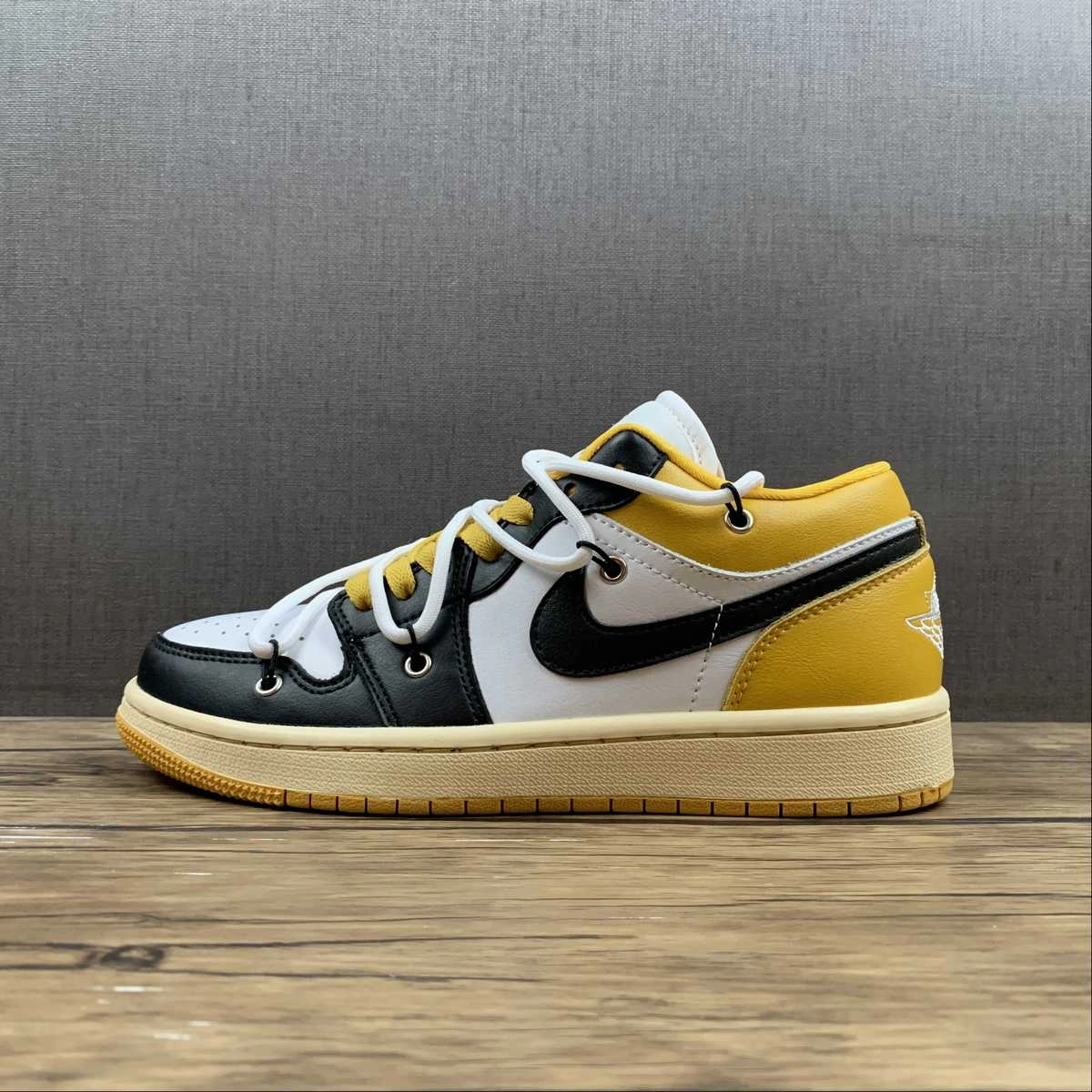 Air Jordan 1 Low White Pollen 553560-171 Smart Look Cool Vibes