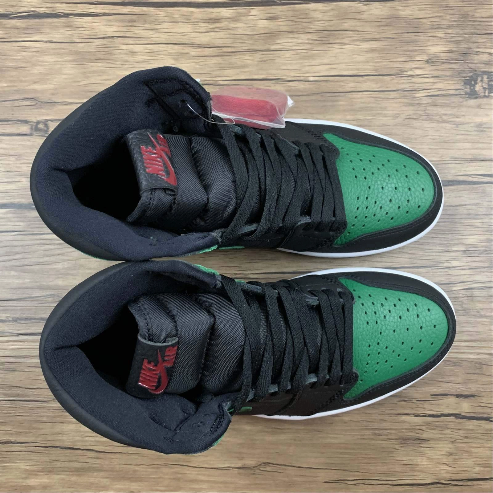 Durable rubber sole Air Jordan 1 Retro High OG Black Pine Green-White-Gym Red 555088-030